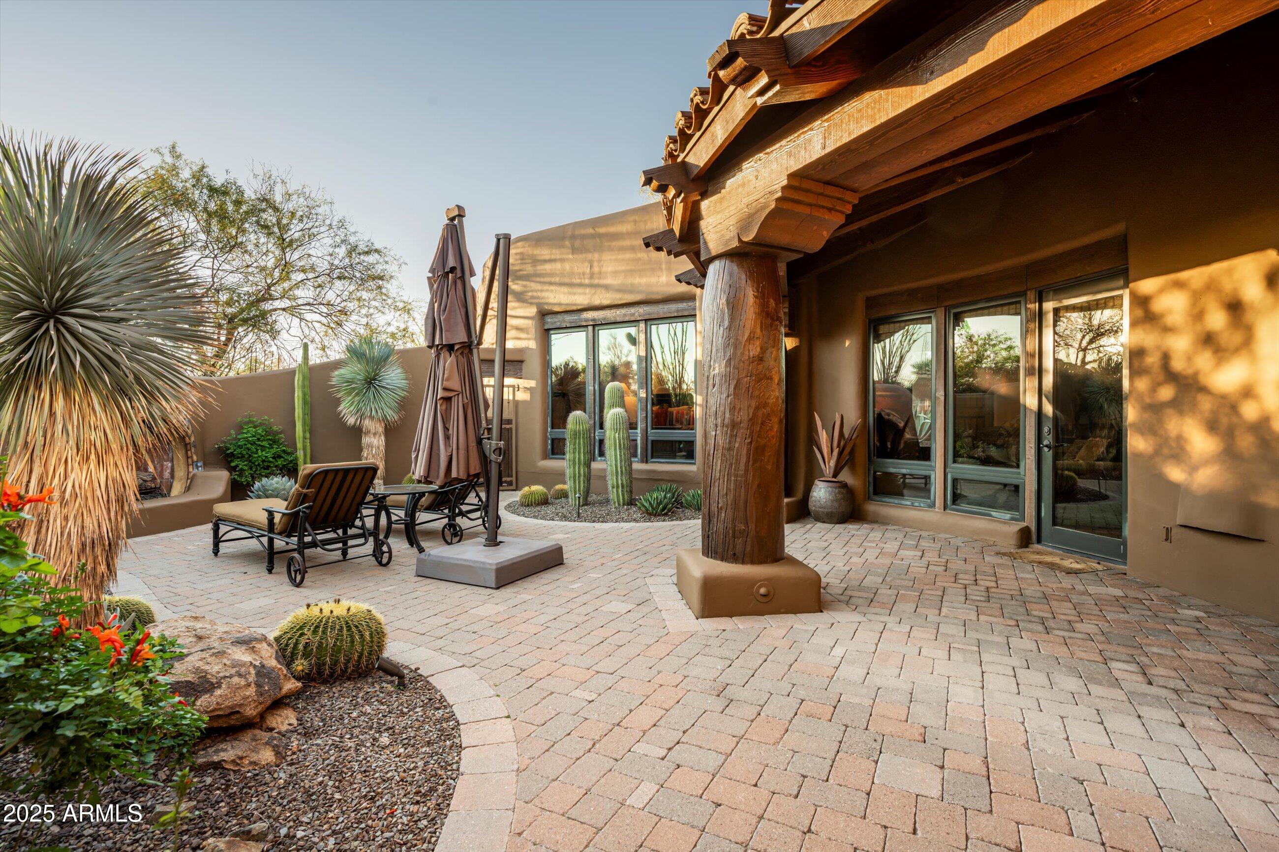 WHISPER ROCK - Residential