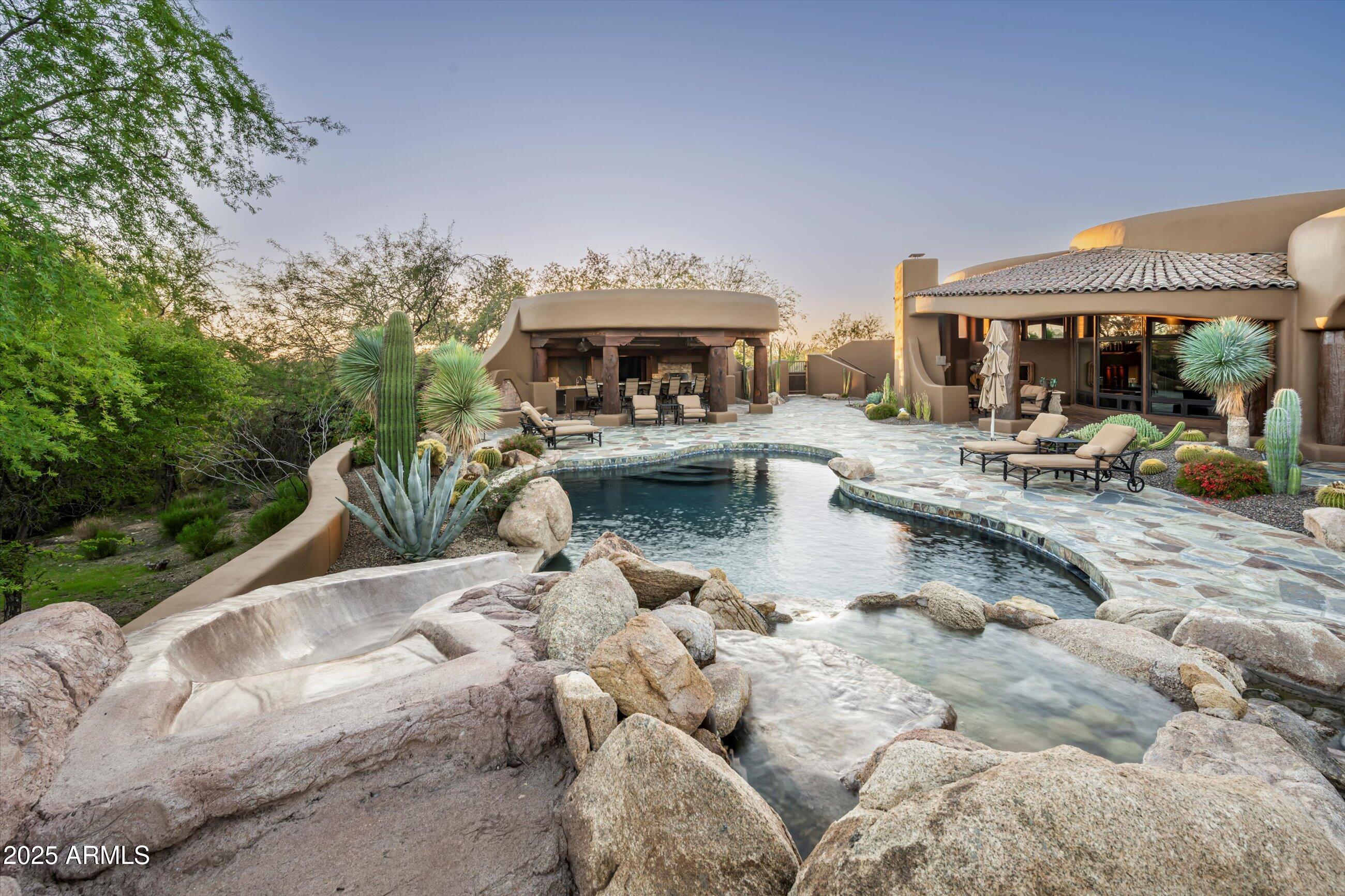 WHISPER ROCK - Residential