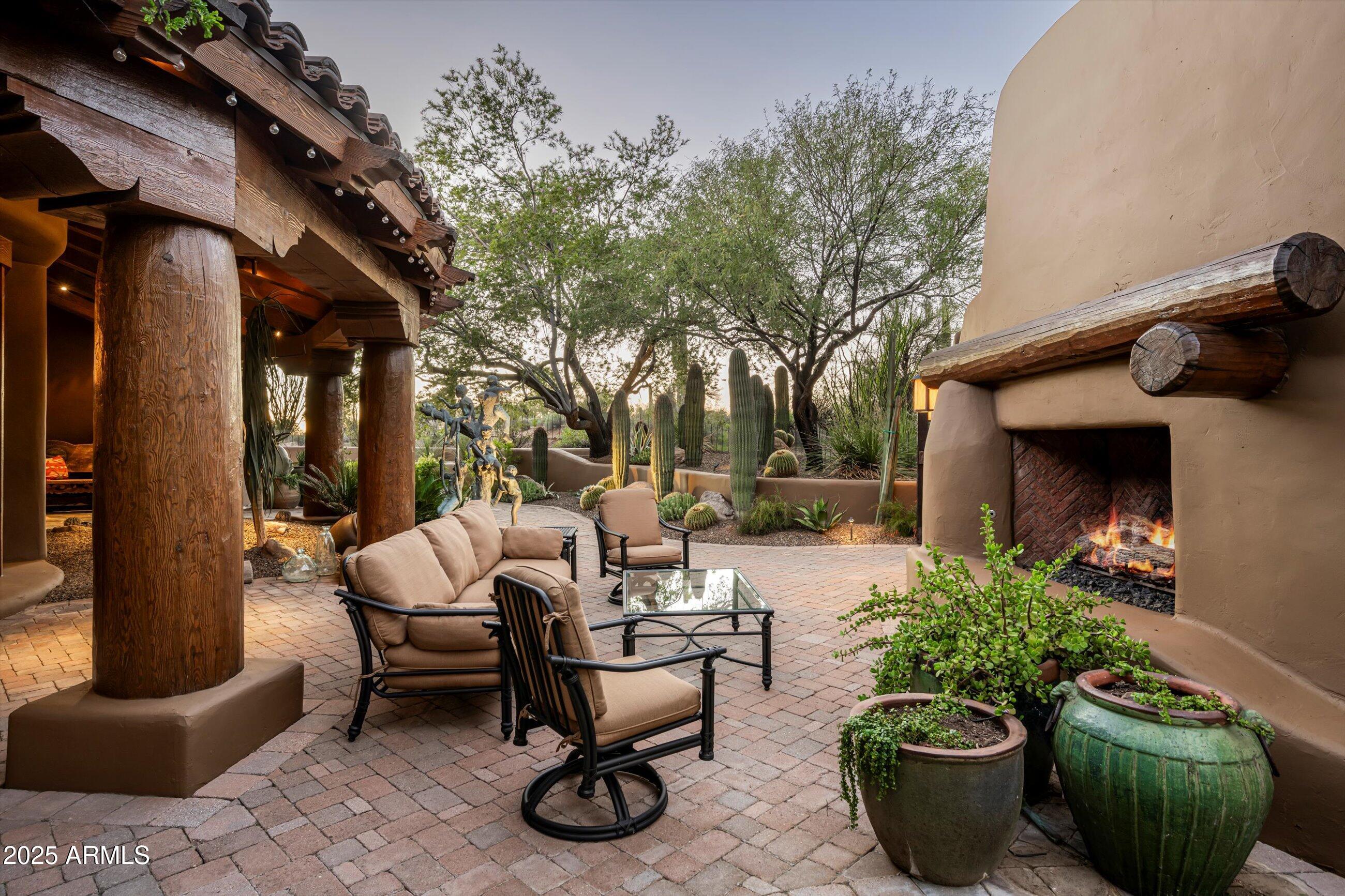 WHISPER ROCK - Residential