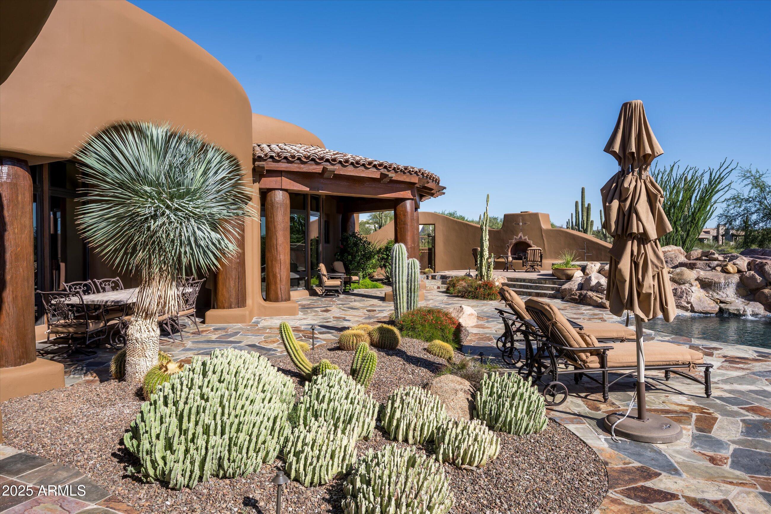 WHISPER ROCK - Residential