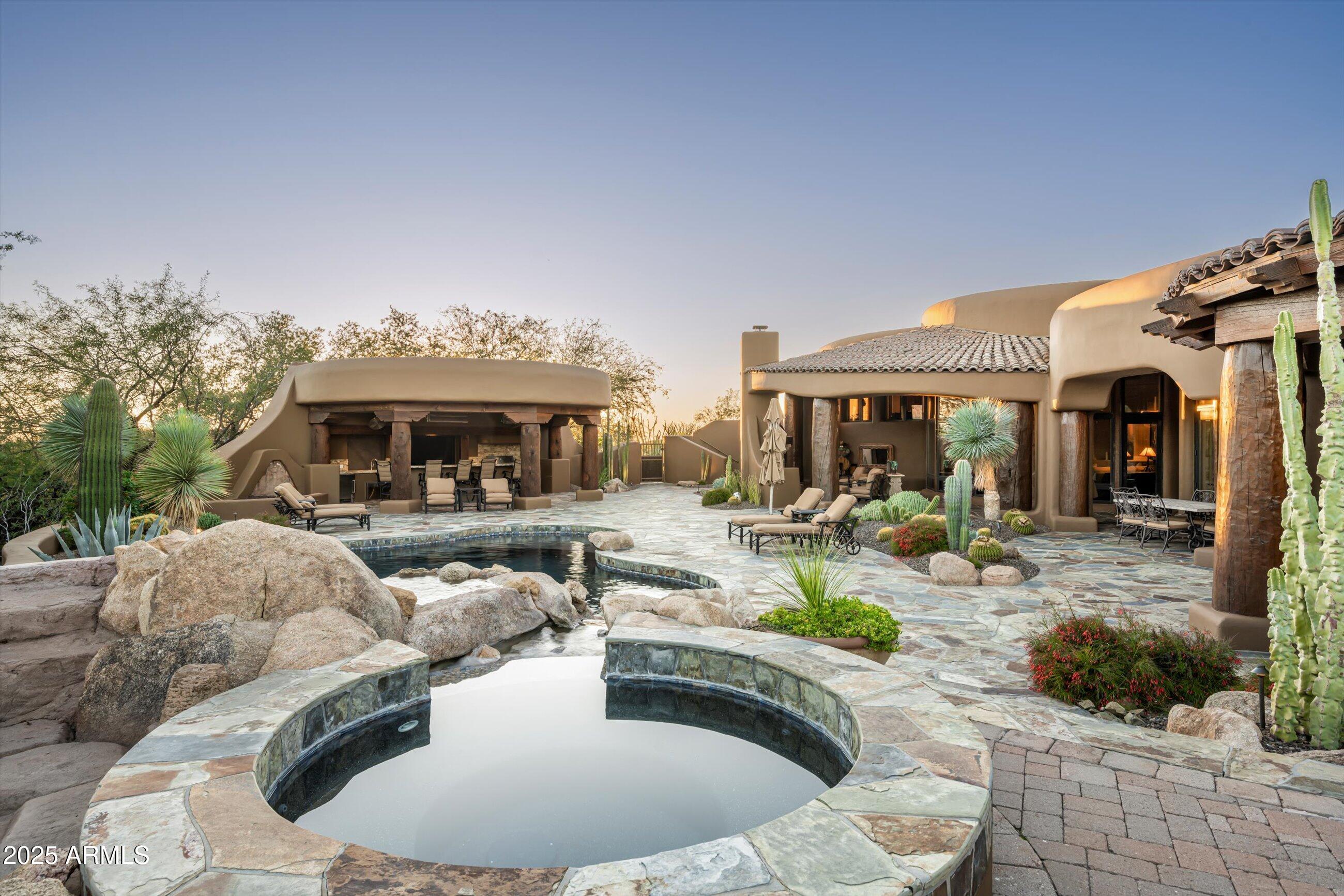 WHISPER ROCK - Residential