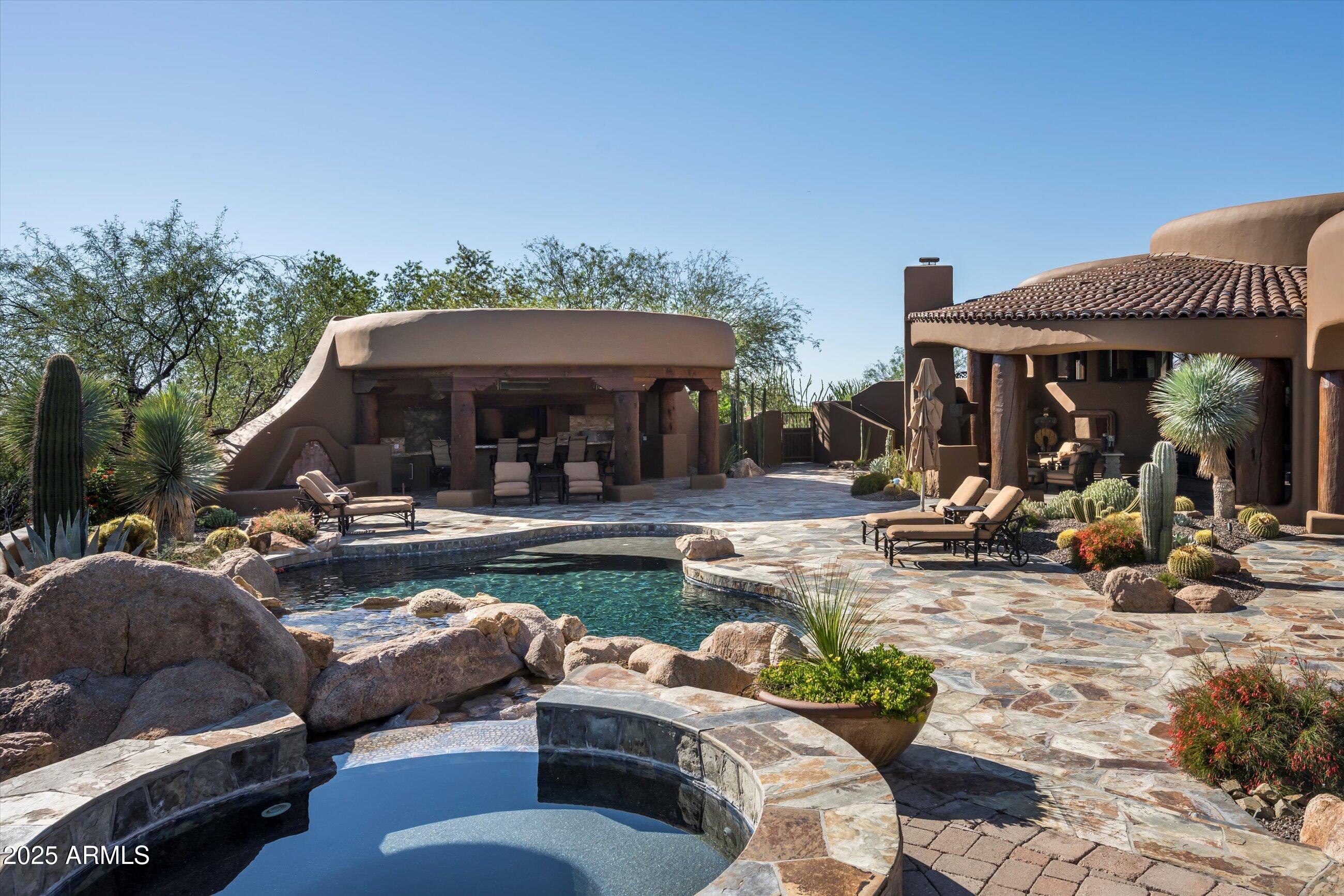 WHISPER ROCK - Residential