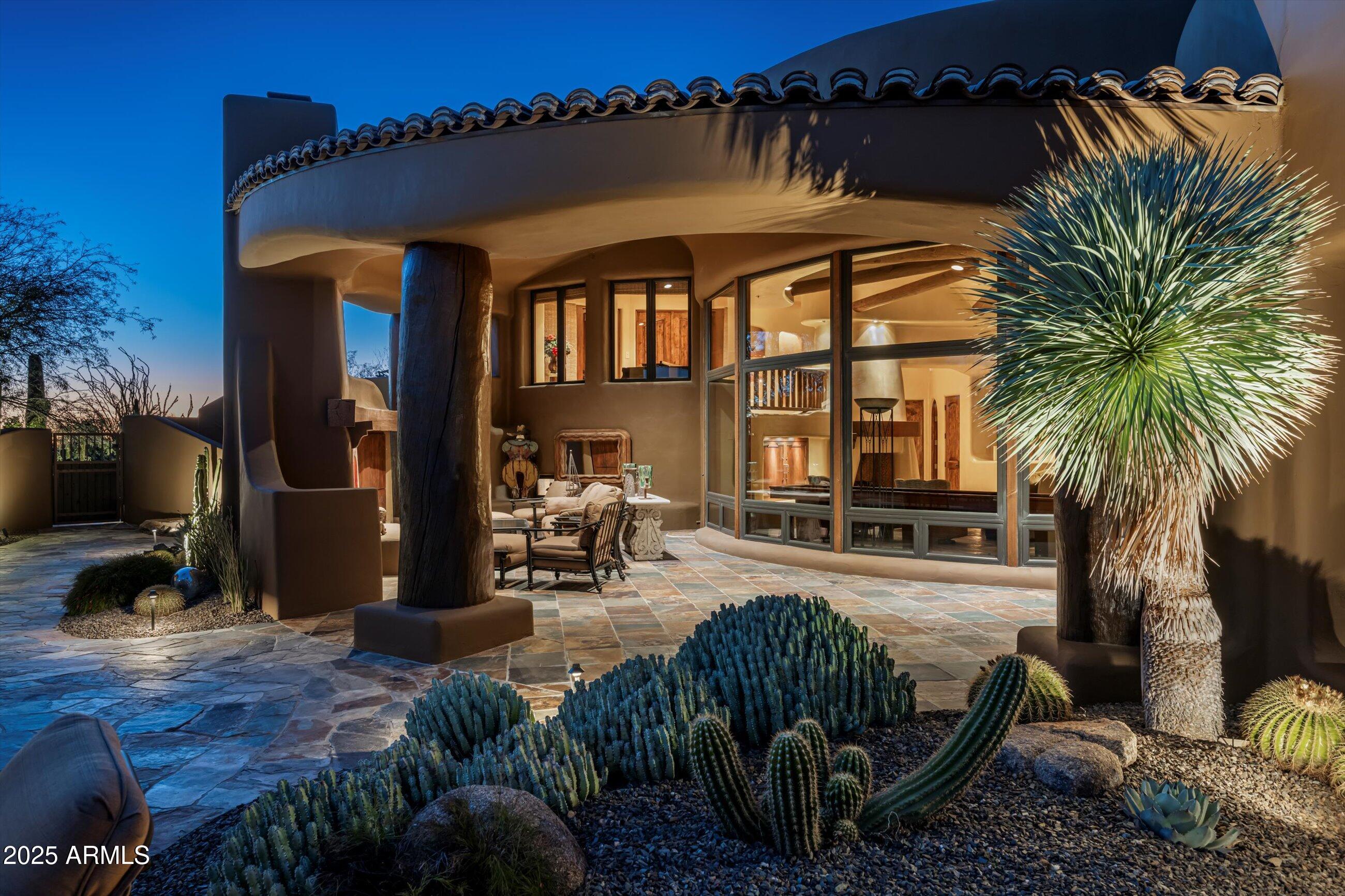 WHISPER ROCK - Residential