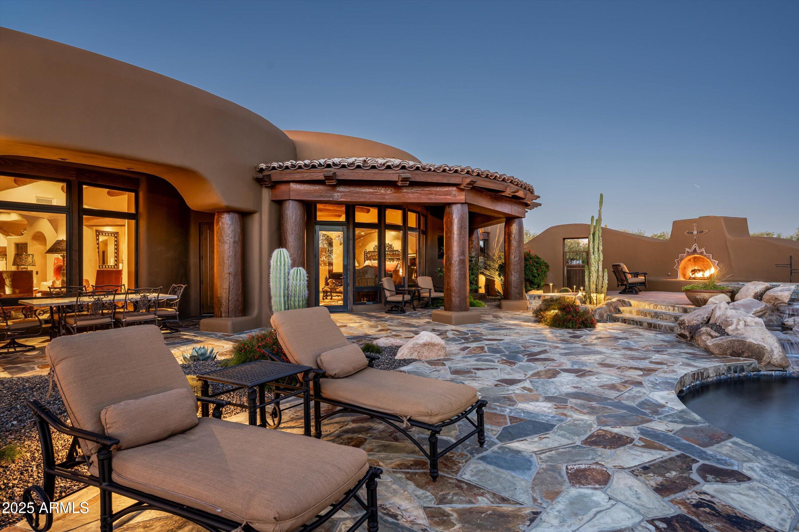 WHISPER ROCK - Residential