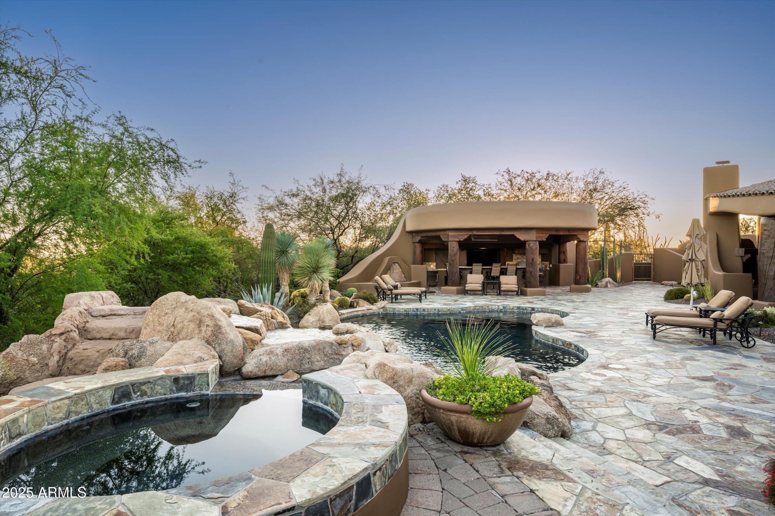 WHISPER ROCK - Residential