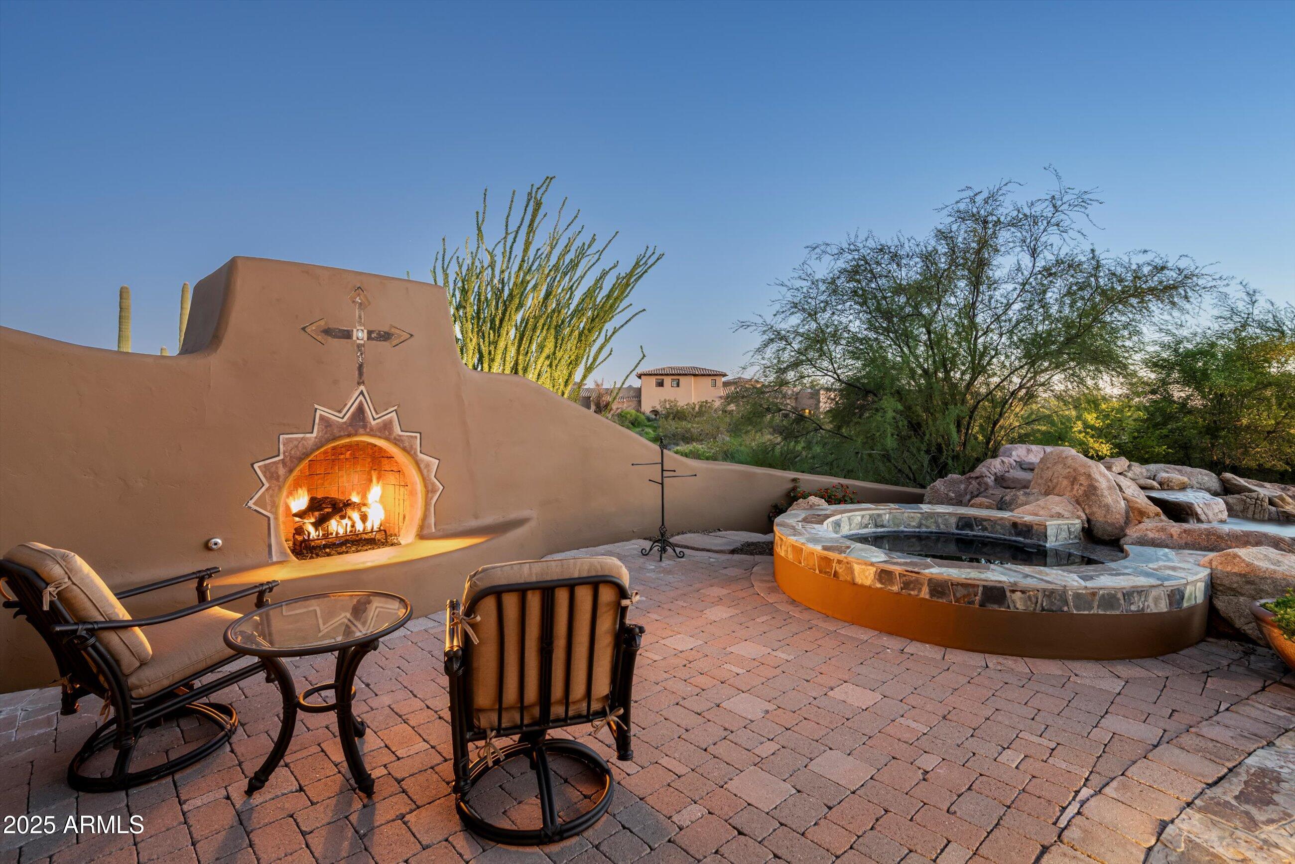 WHISPER ROCK - Residential