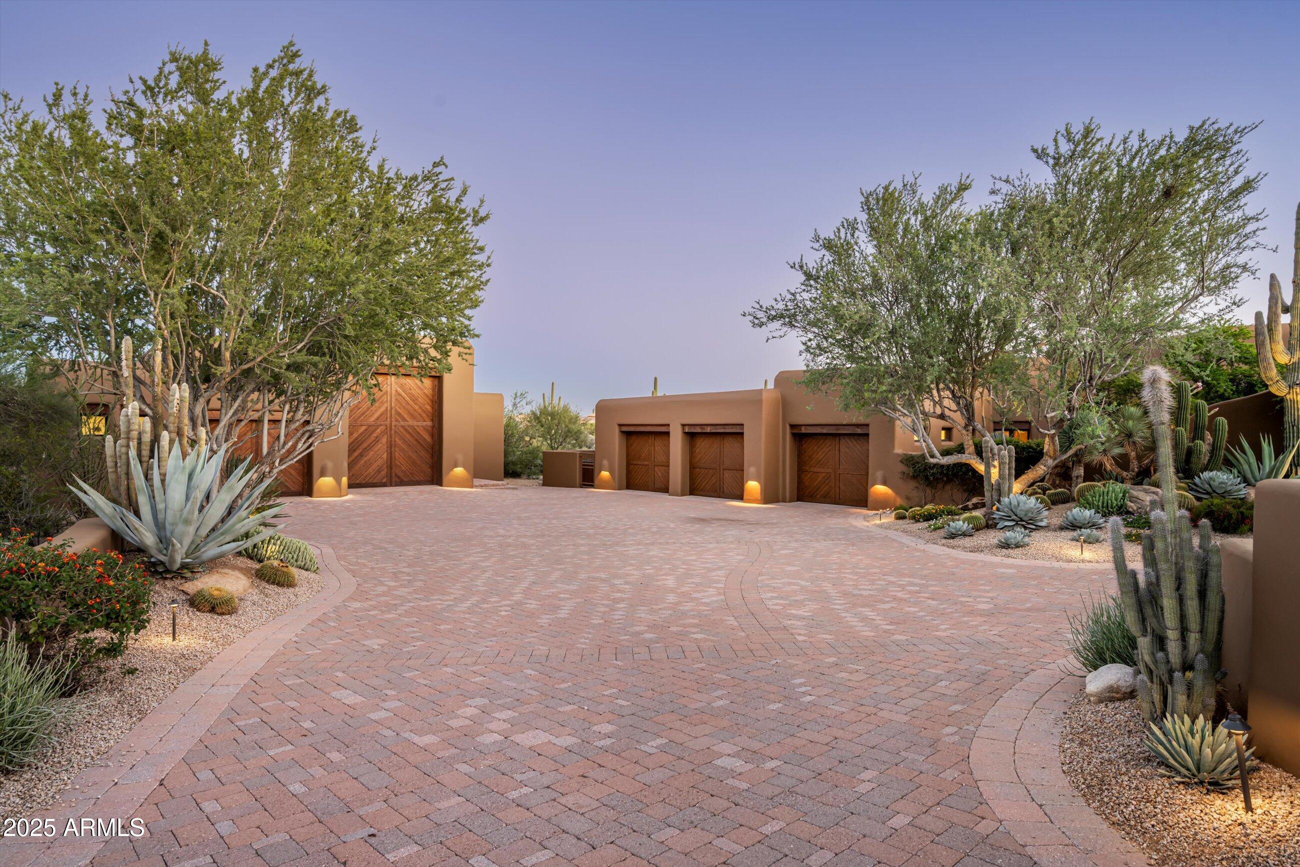 WHISPER ROCK - Residential
