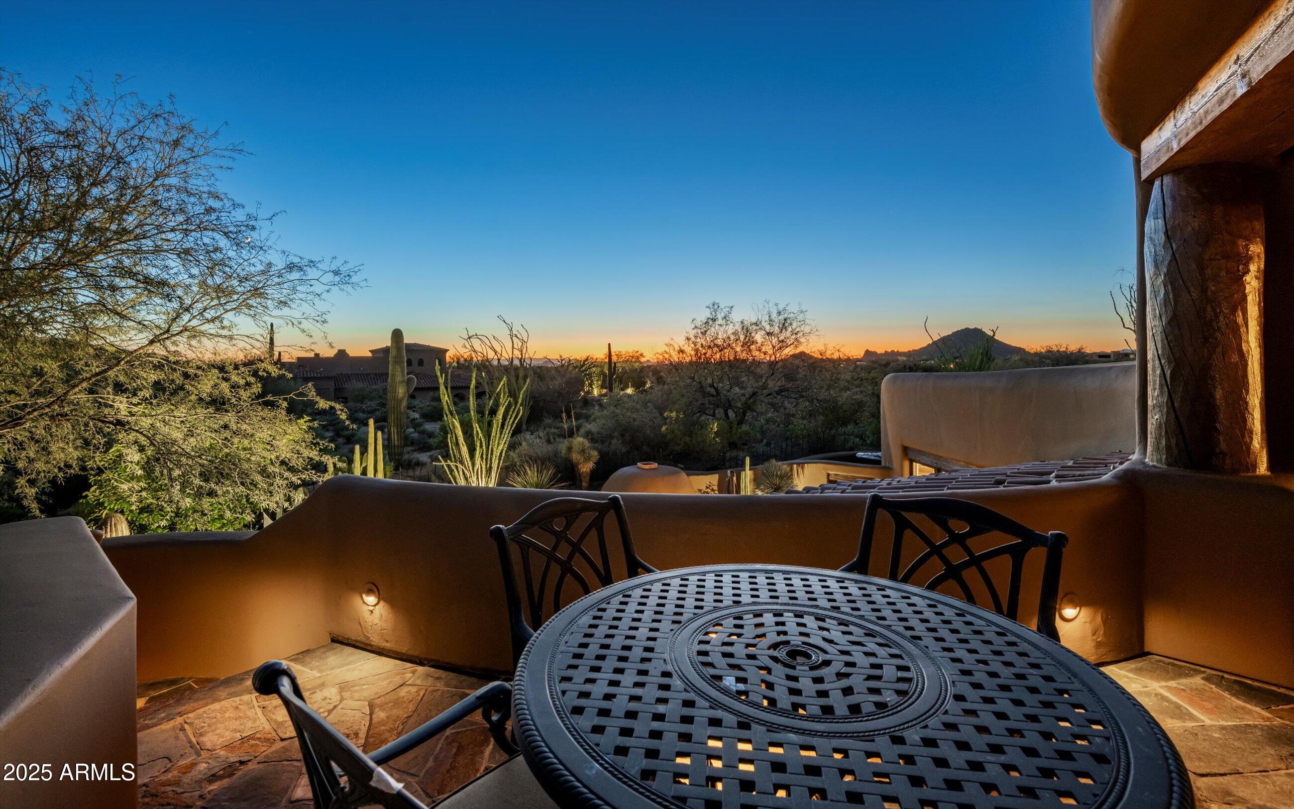 WHISPER ROCK - Residential