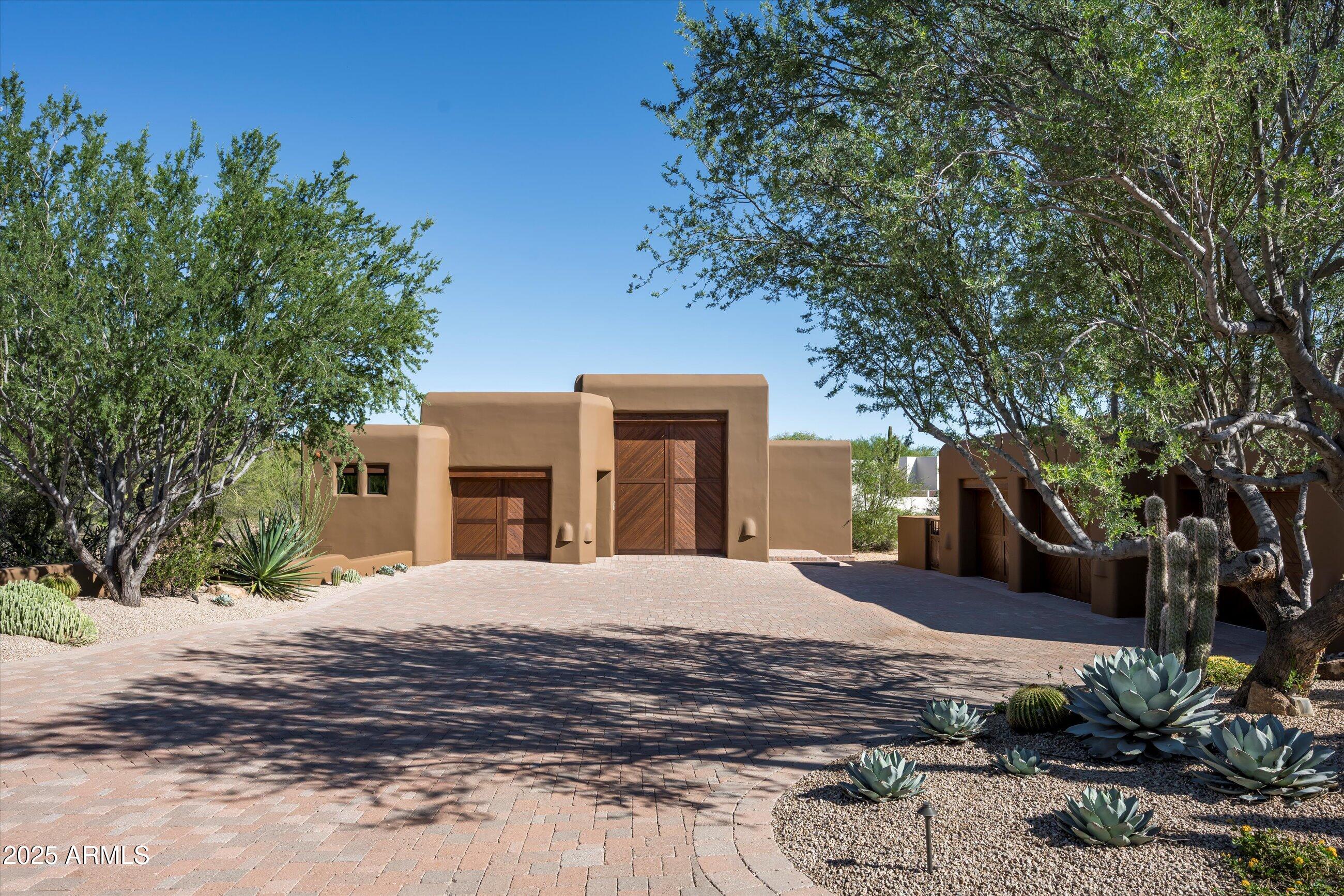 WHISPER ROCK - Residential