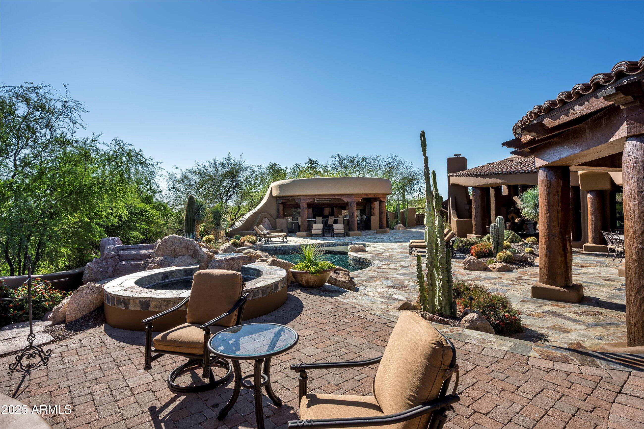 WHISPER ROCK - Residential