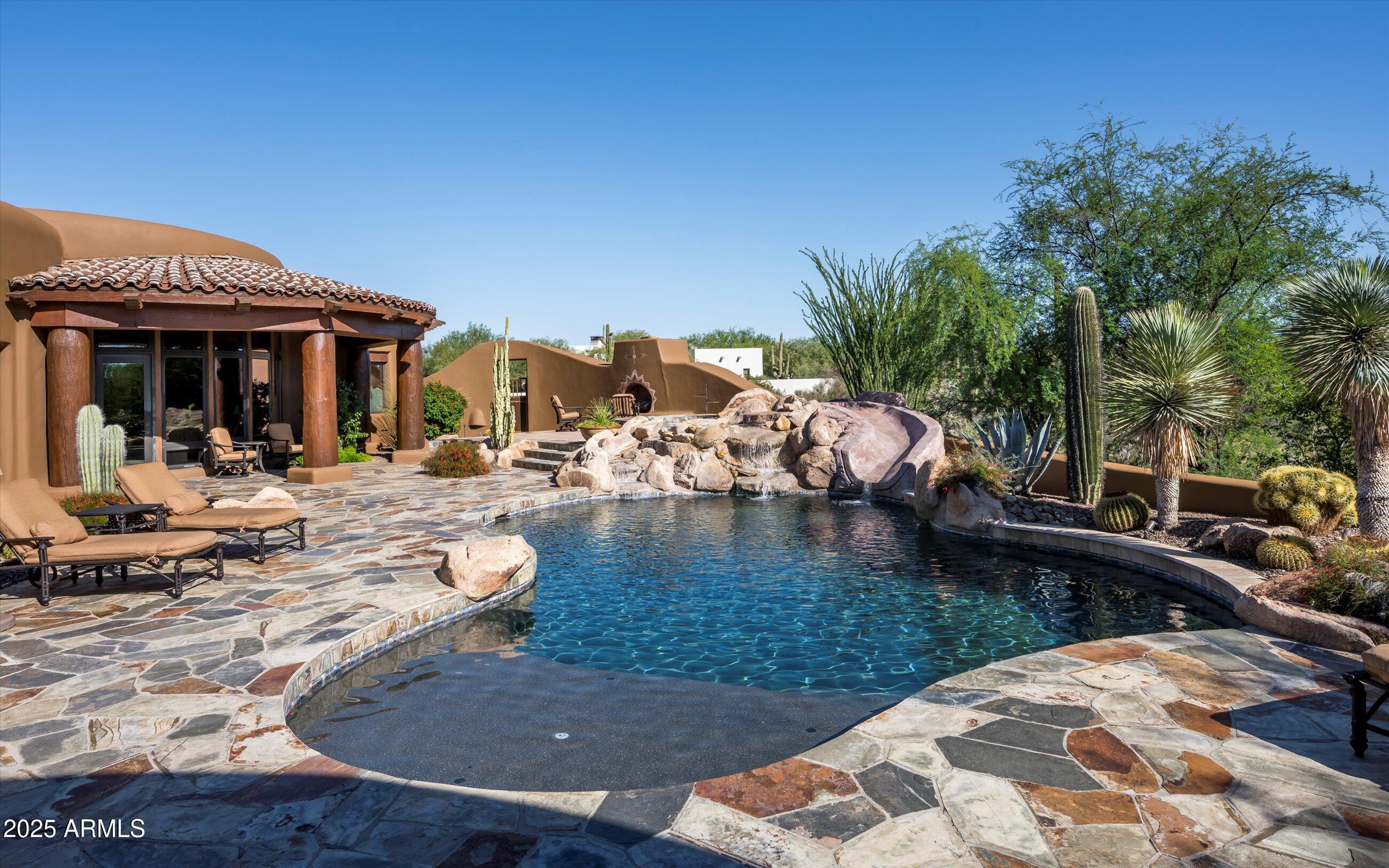 WHISPER ROCK - Residential