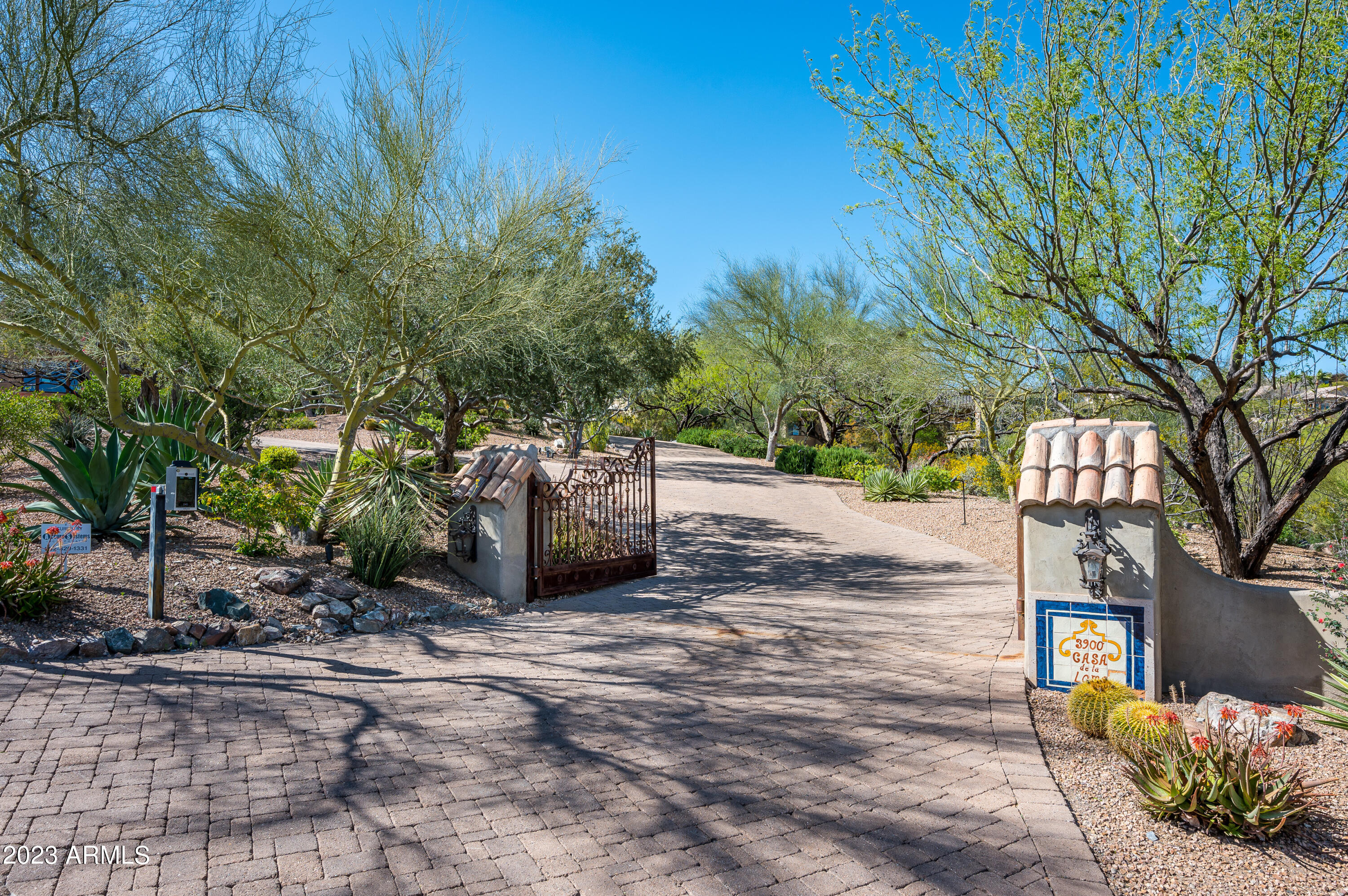 ARROYO HEIGHTS - Residential