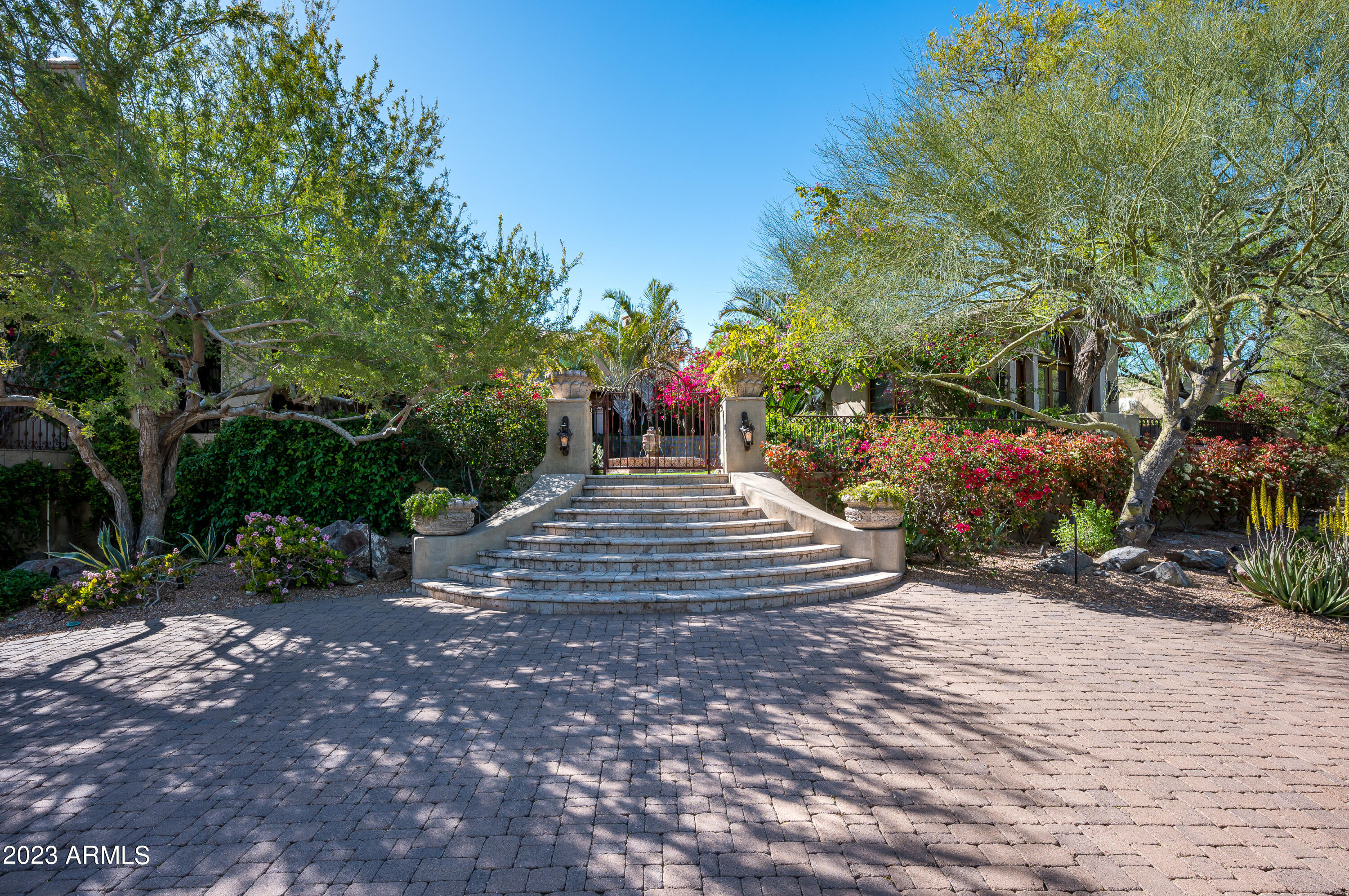 ARROYO HEIGHTS - Residential