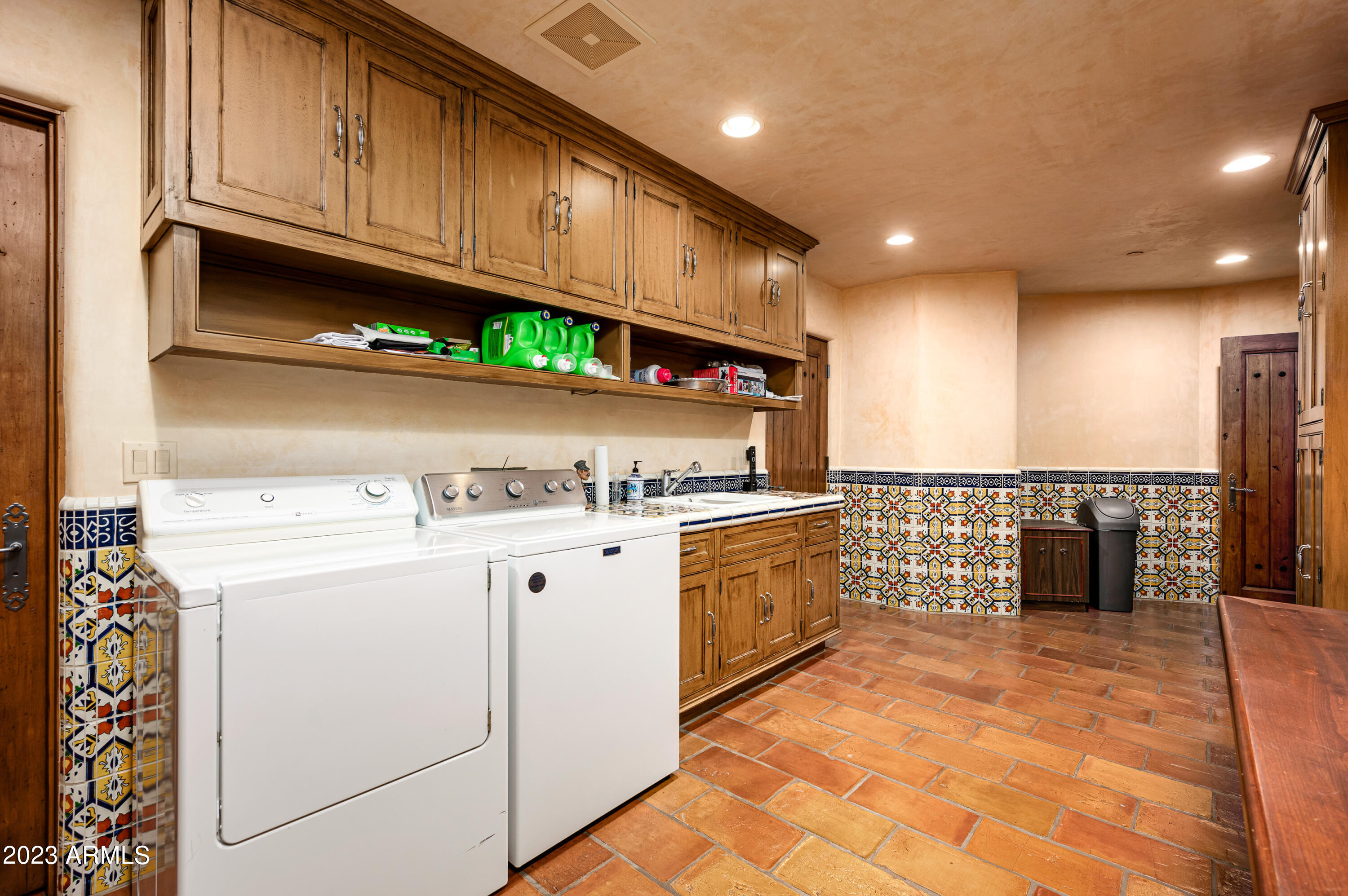ARROYO HEIGHTS - Residential
