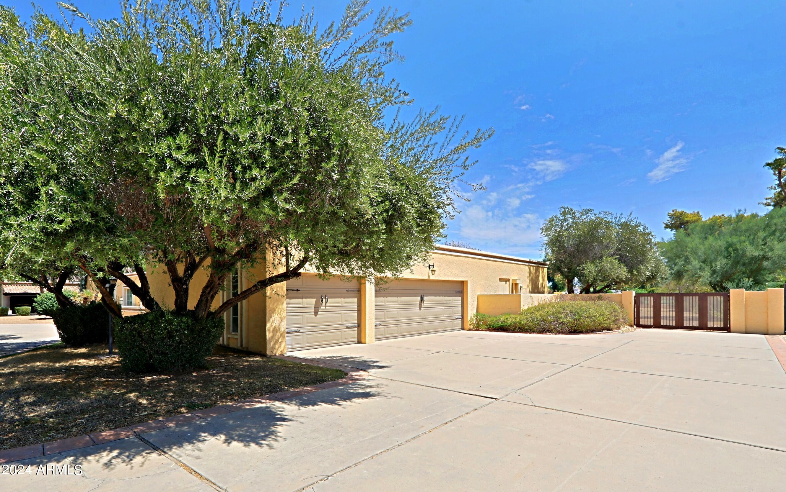 CAMELBACK COUNTRY CLUB ESTATES - Residential