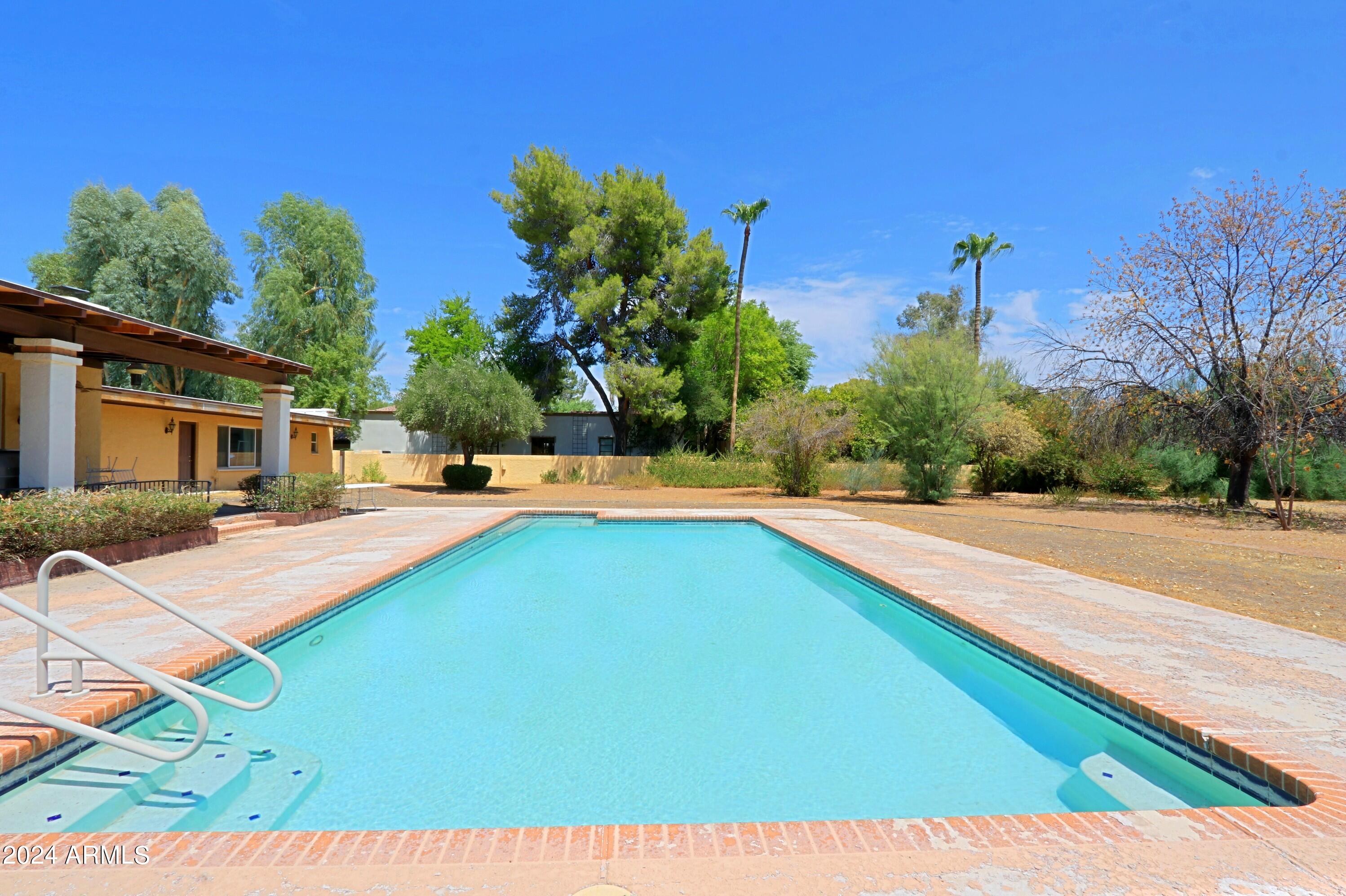 CAMELBACK COUNTRY CLUB ESTATES - Residential