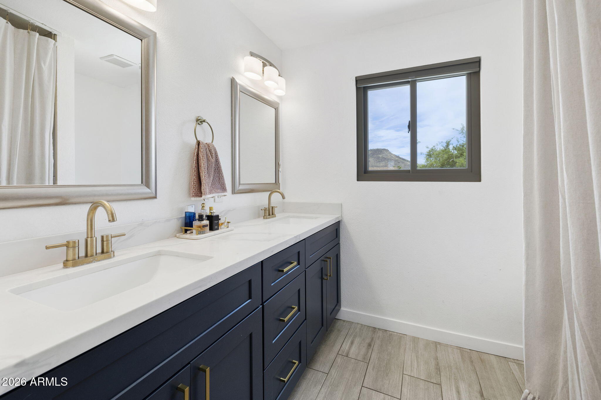 OVERLAND TRAIL 4 - Residential