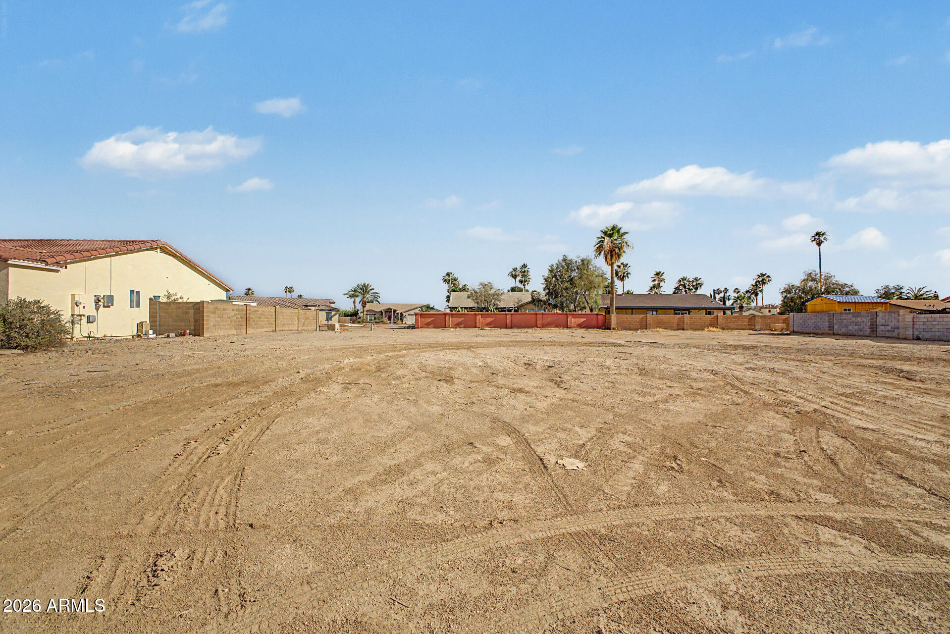 Expansive 6,766 sqft parcel in Arizona City offers endless possibilities! Build your dream home on this spacious lot with desirable north exposure, located right next to Paradise Lake. Unlock the potential for your ideal residence--let your creativity shine. Just under a mile from restaurants, shops, and markets, and less than two miles from the heart of Arizona City. Enjoy a friendly neighborhood perfect for walking or biking. Conveniently close to Arizona City Golf Course, and with easy access to I-10 for a quick drive to Casa Grande or just an hour to Phoenix or Tucson. Don't miss out on this incredible opportunity!