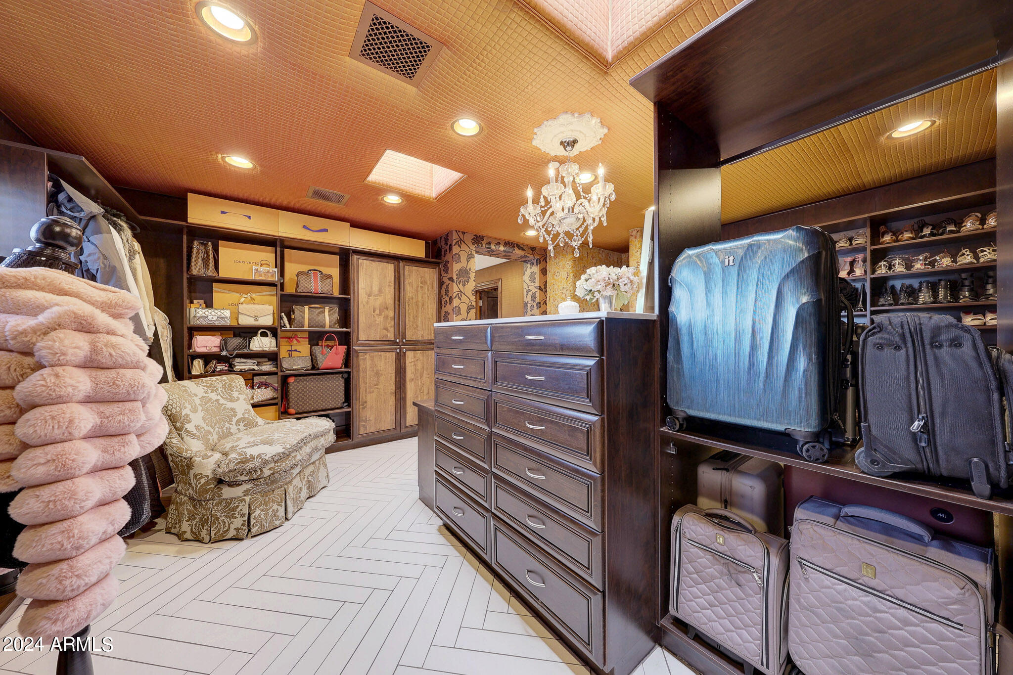 EQUESTRIAN MANOR UNIT 1 - Residential