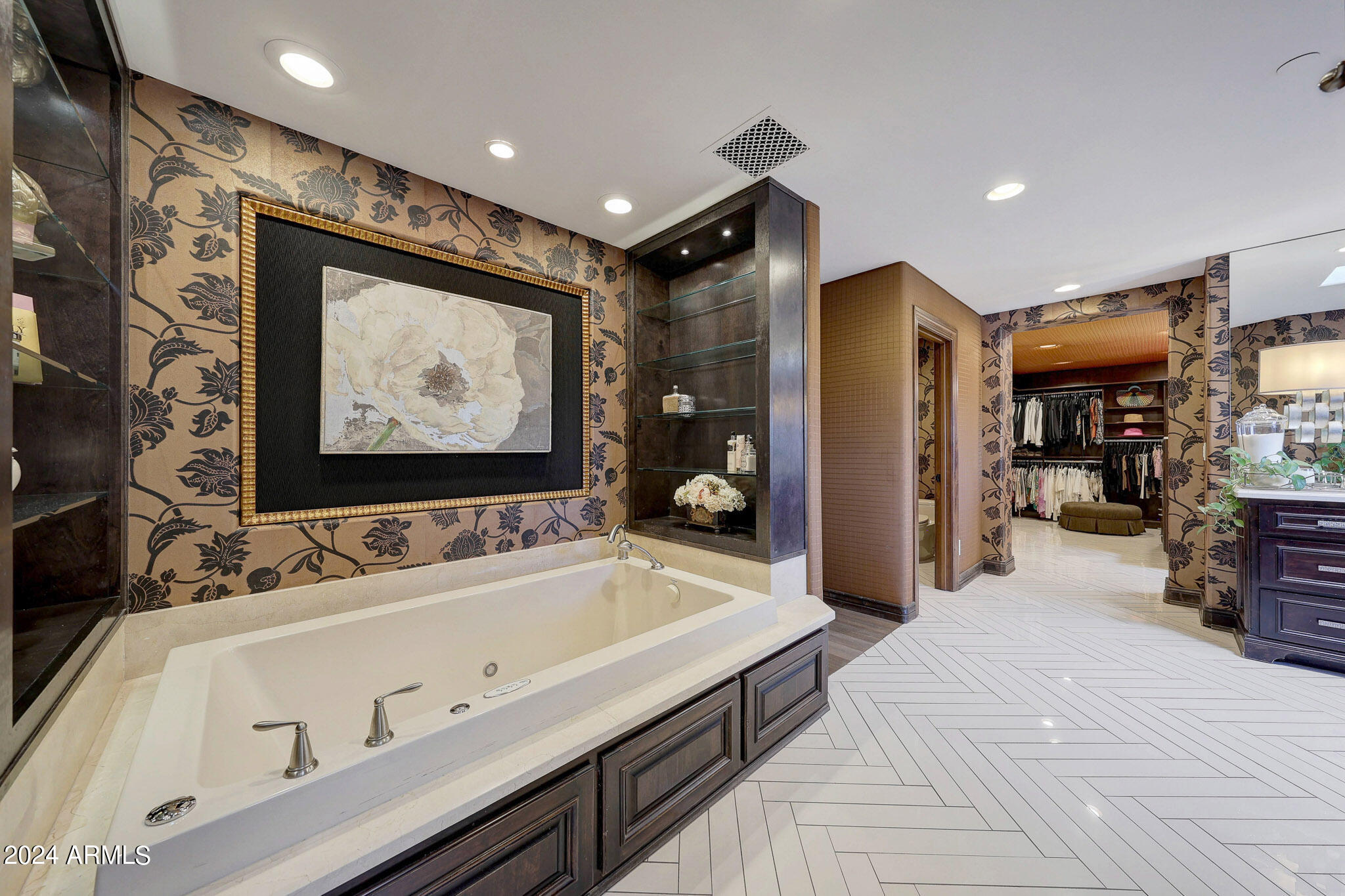 EQUESTRIAN MANOR UNIT 1 - Residential