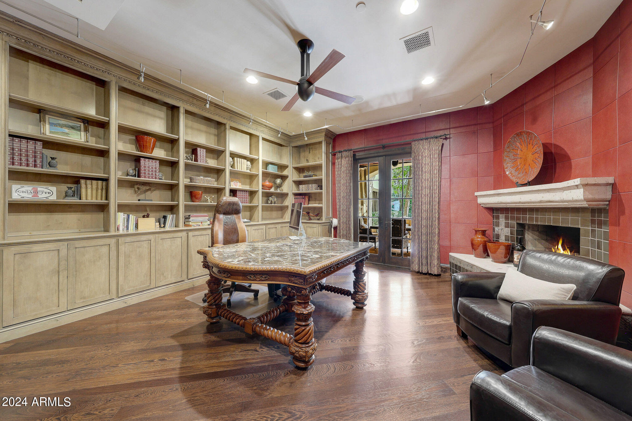 EQUESTRIAN MANOR UNIT 1 - Residential
