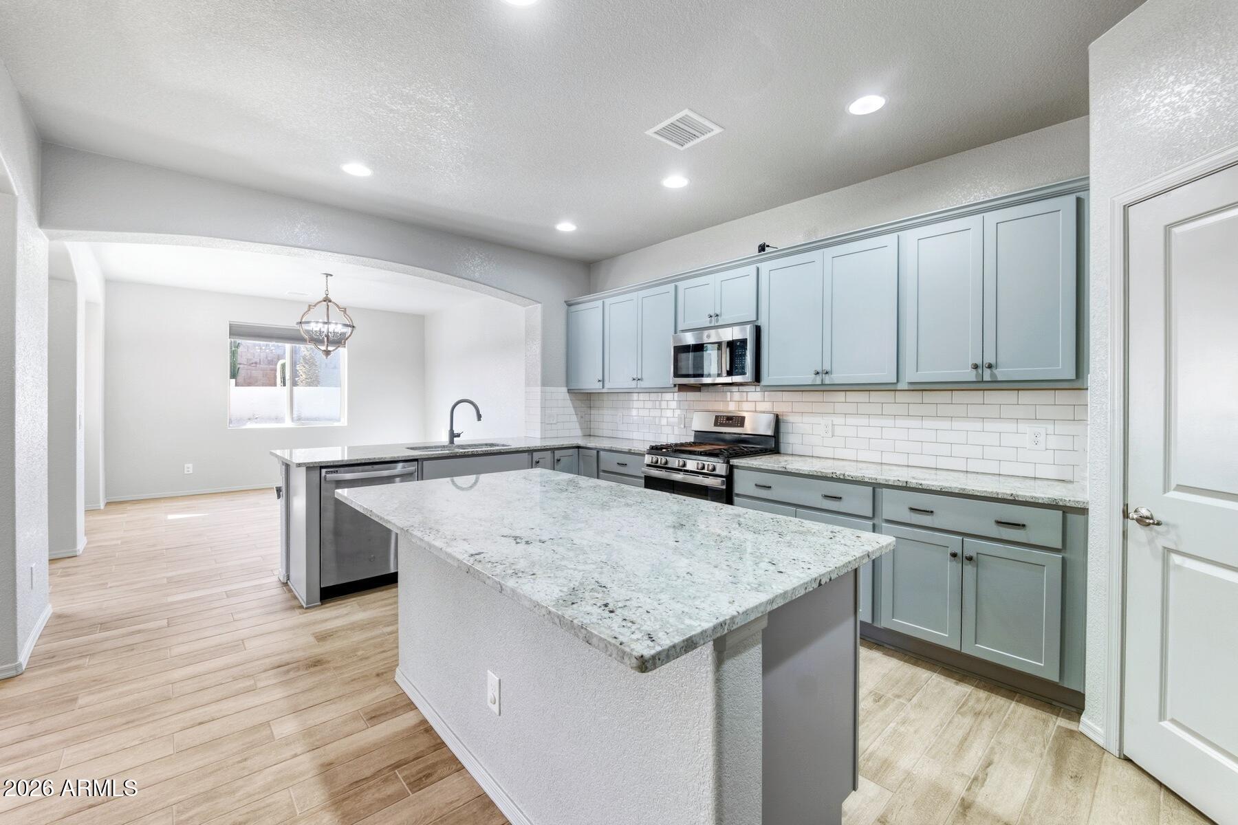 REFLECTIONS VALIENTE - Residential