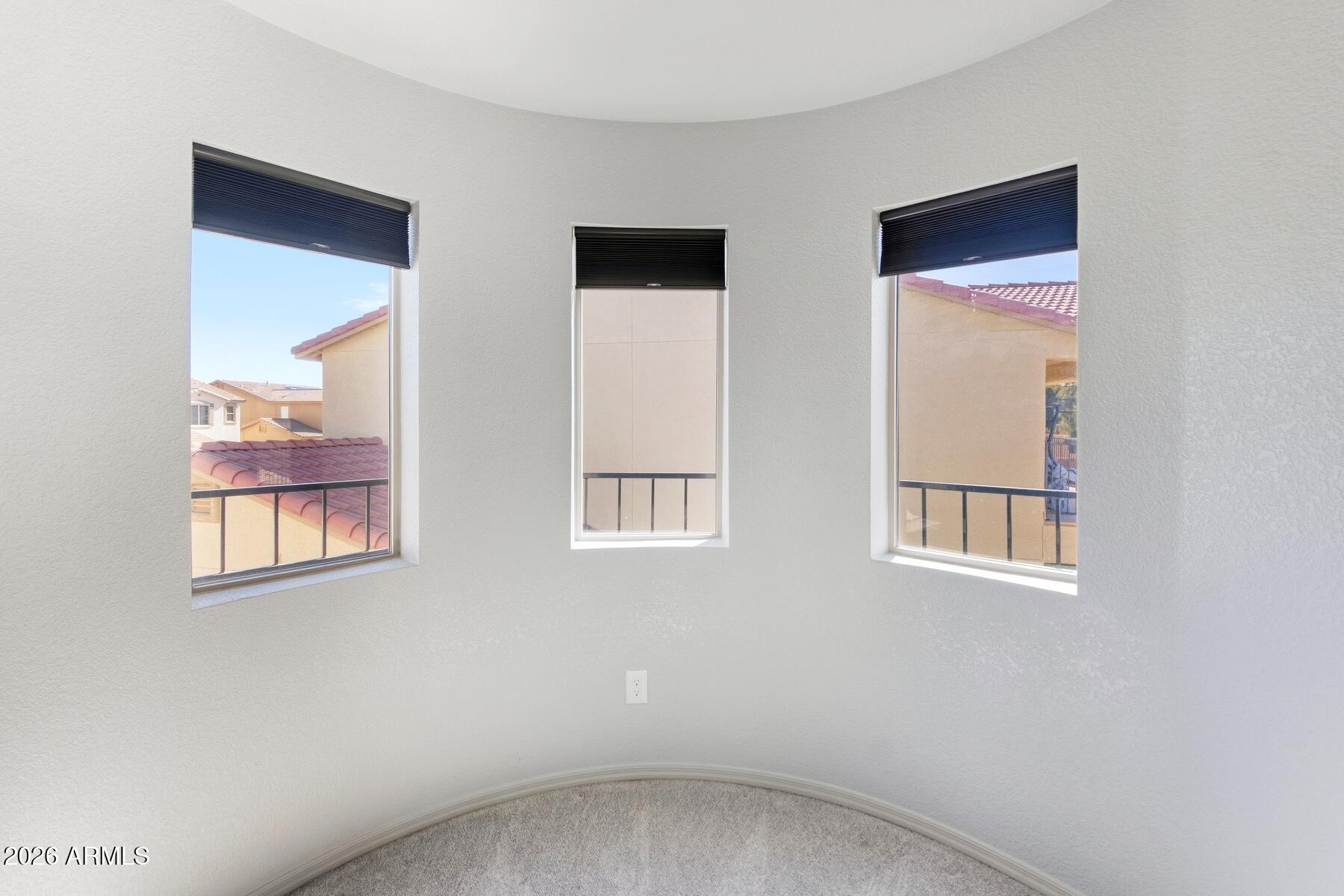 REFLECTIONS VALIENTE - Residential
