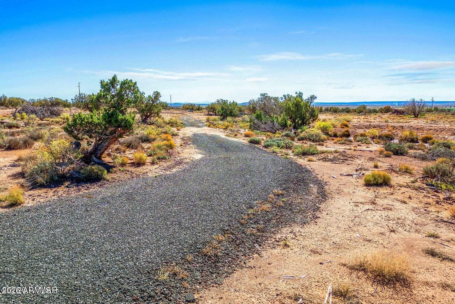 Great Horse Property in Snowflake, AZ! Bring your animals and your building plans -- this 3.1-acre parcel is ready for your vision! Manufactured homes are welcome, giving you flexibility to build or place your dream home. Enjoy wide-open views, peaceful surroundings, and plenty of space for horses, livestock, or a future shop. Just minutes from town yet tucked away for privacy -- this property offers the best of country living in
Snowflake!