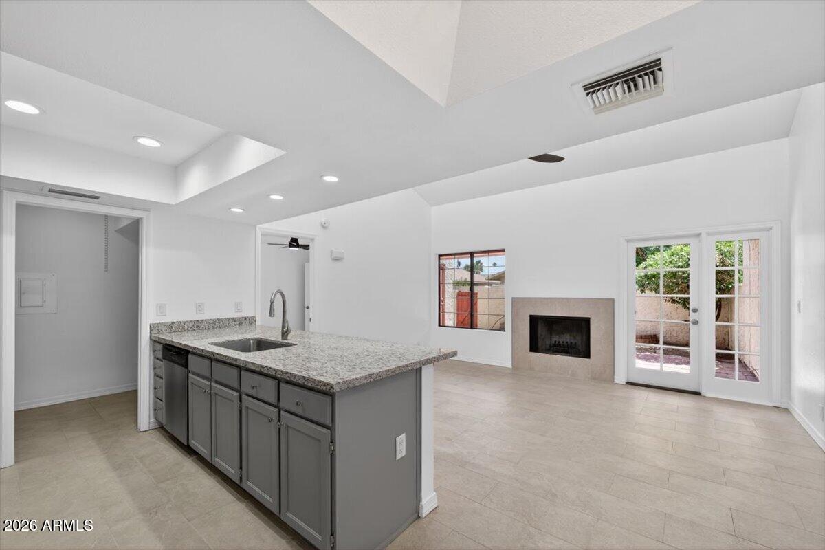 MISTWOOD CONDOMINIUMS - Residential
