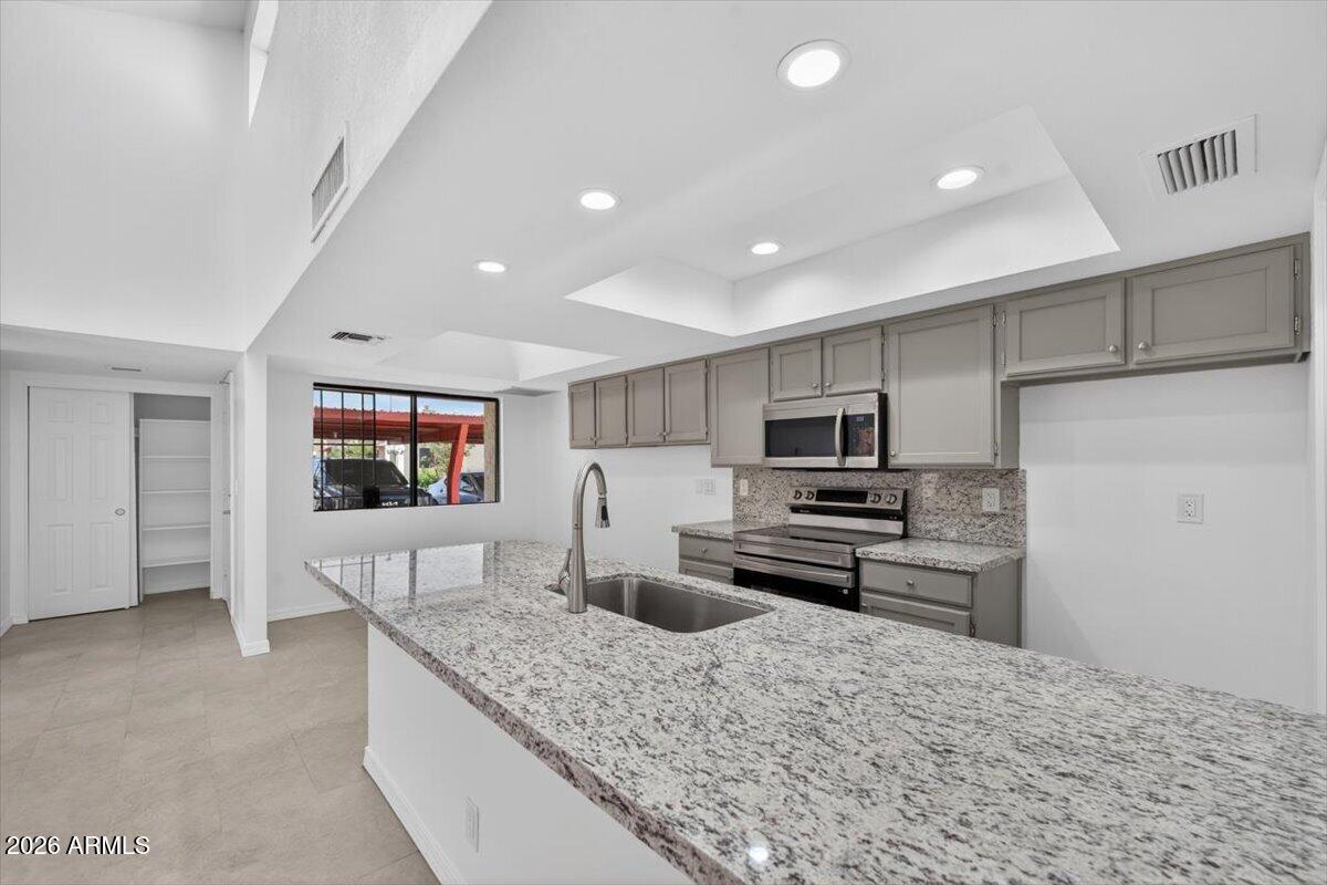 MISTWOOD CONDOMINIUMS - Residential