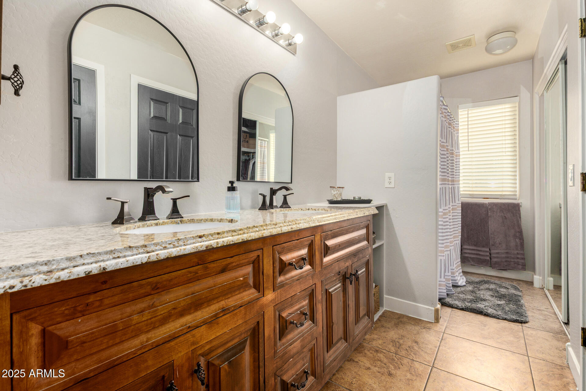 NORTHGLEN - Residential Lease