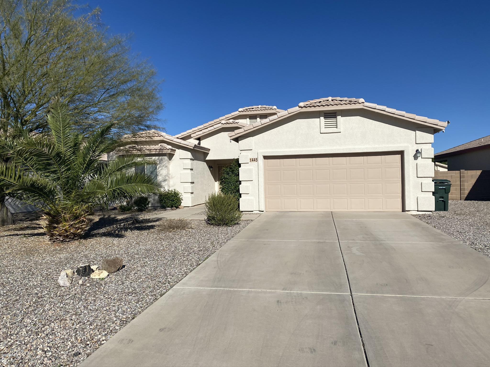 This very well maintained 4 bedroom 2 bath home has tile and laminate floor through living areas, and new carpet being installed in 3 bedrooms.
Speaker system in living room,  large kitchen with great pantry and washer/dryer convey with sell...
Low maintenance yard front and back
!!!You will not want to miss out on this house!!!