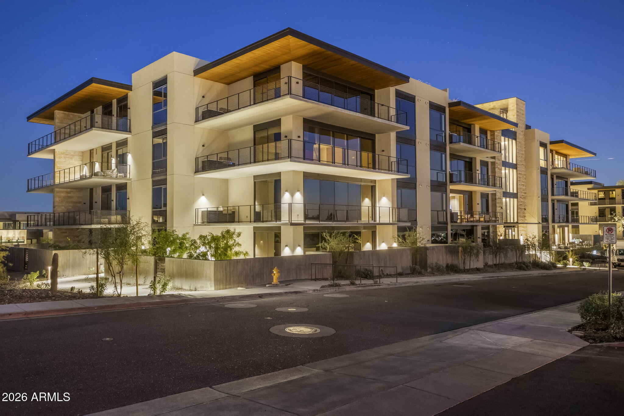 ASCENT AT THE PHOENICIAN CAMELBACK RESIDENCES - Residential