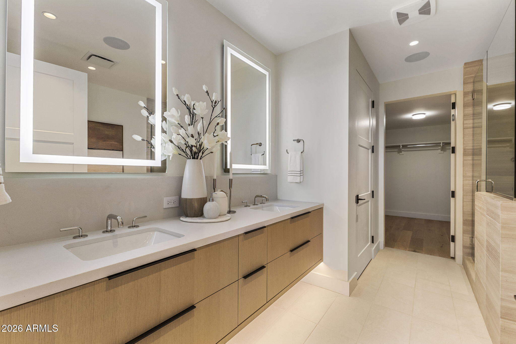 ASCENT AT THE PHOENICIAN CAMELBACK RESIDENCES - Residential