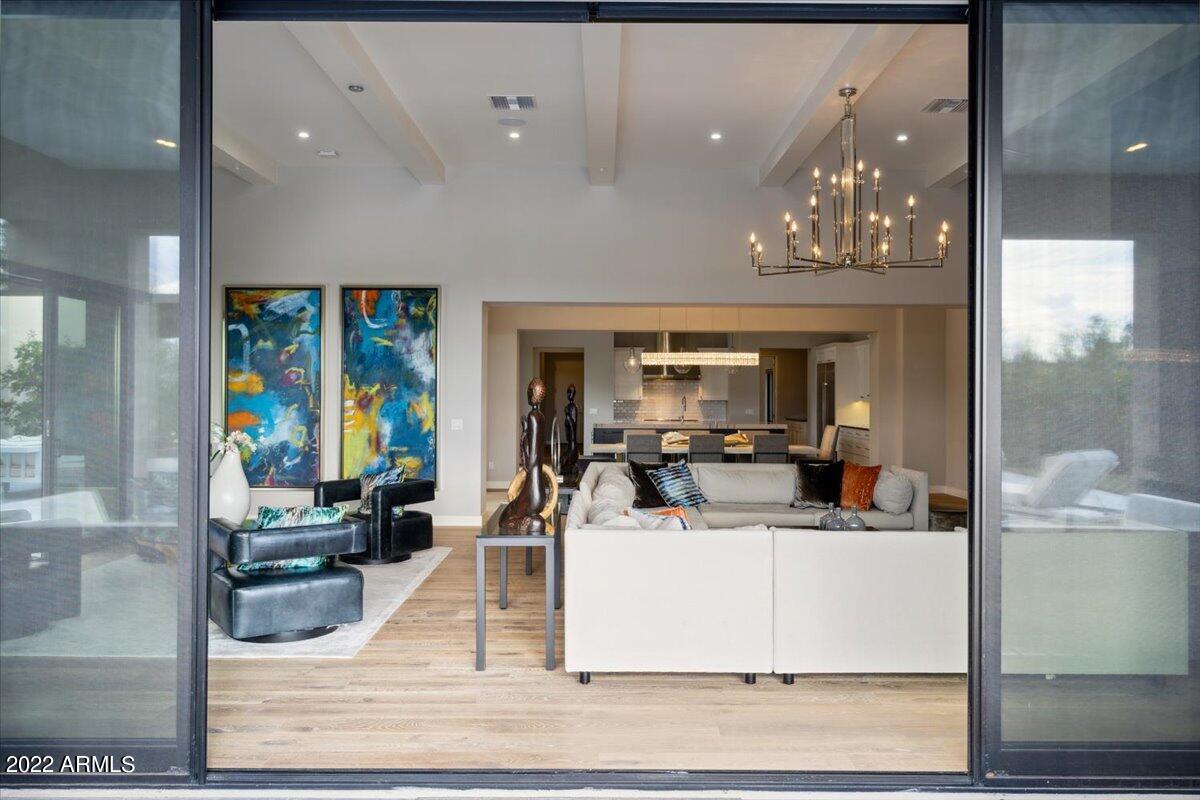 WHITE HORSE - Residential