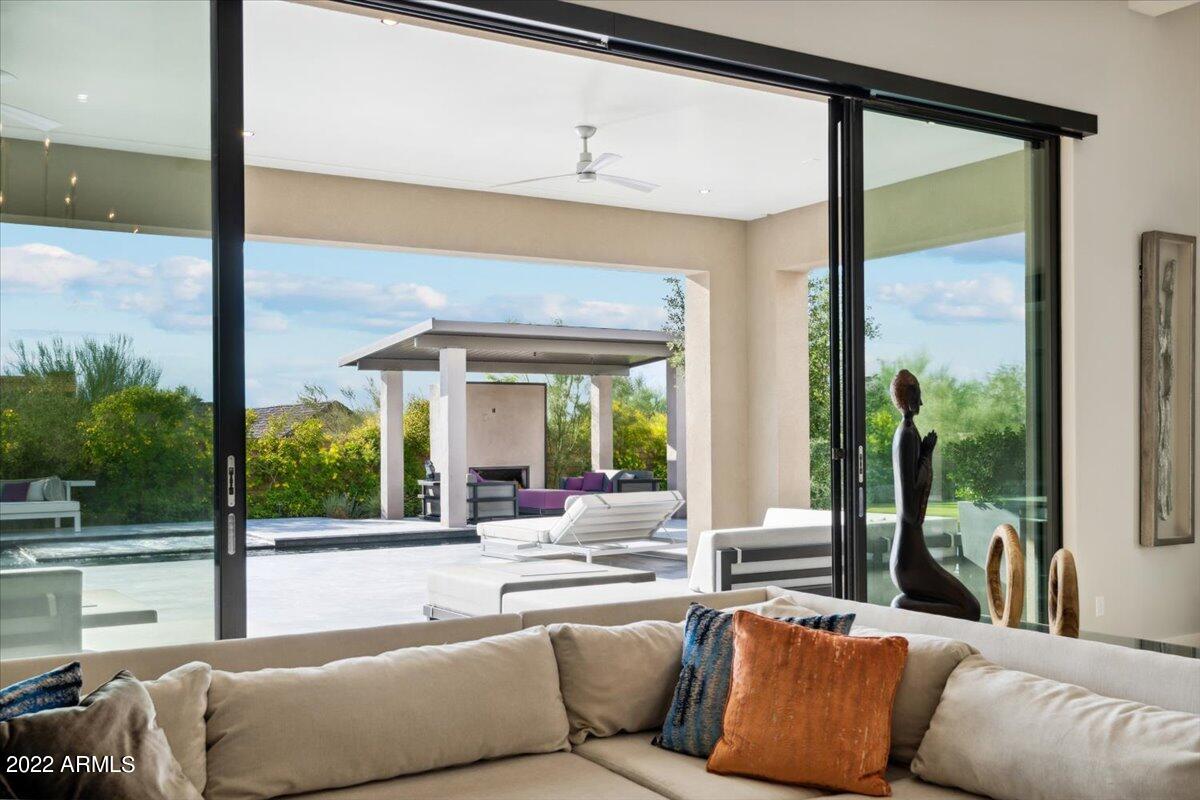 WHITE HORSE - Residential