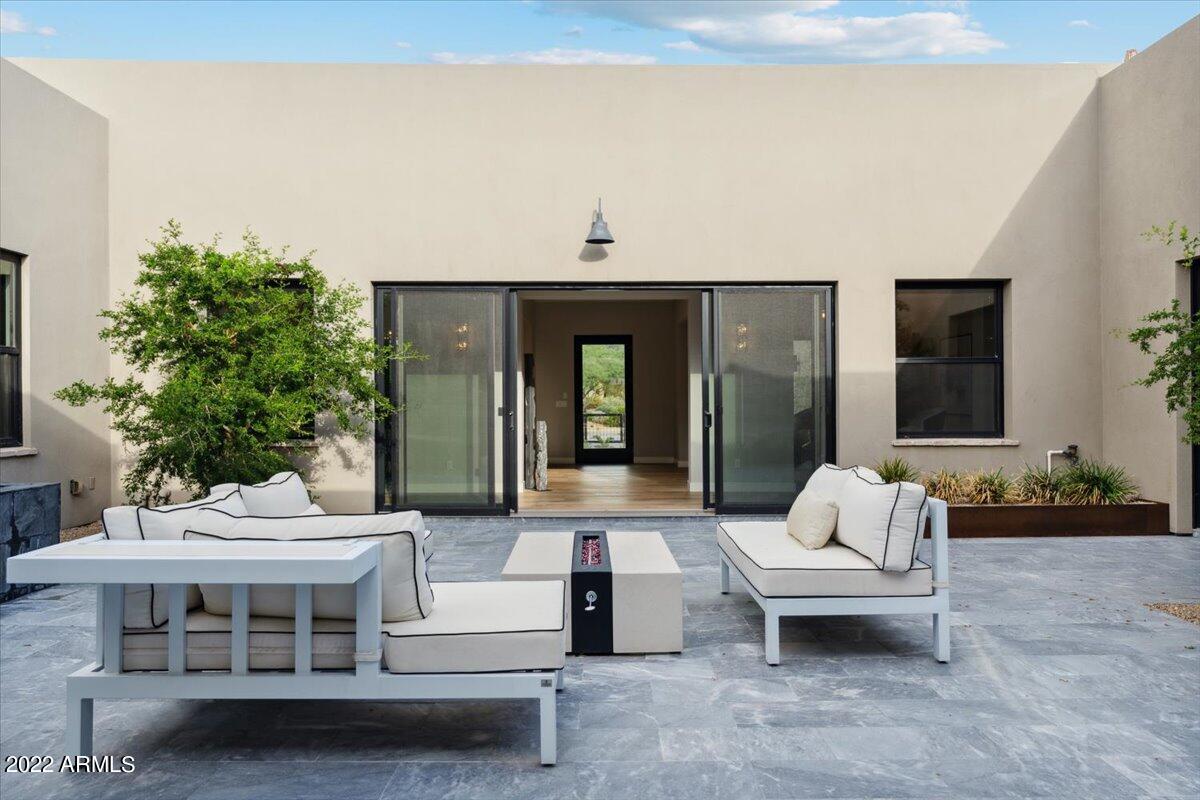 WHITE HORSE - Residential