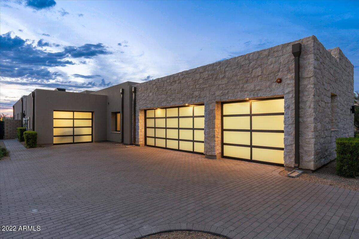 WHITE HORSE - Residential