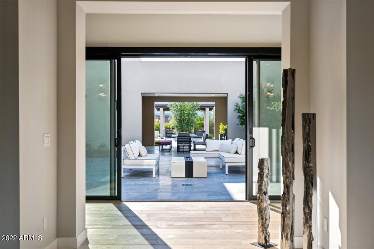 WHITE HORSE - Residential