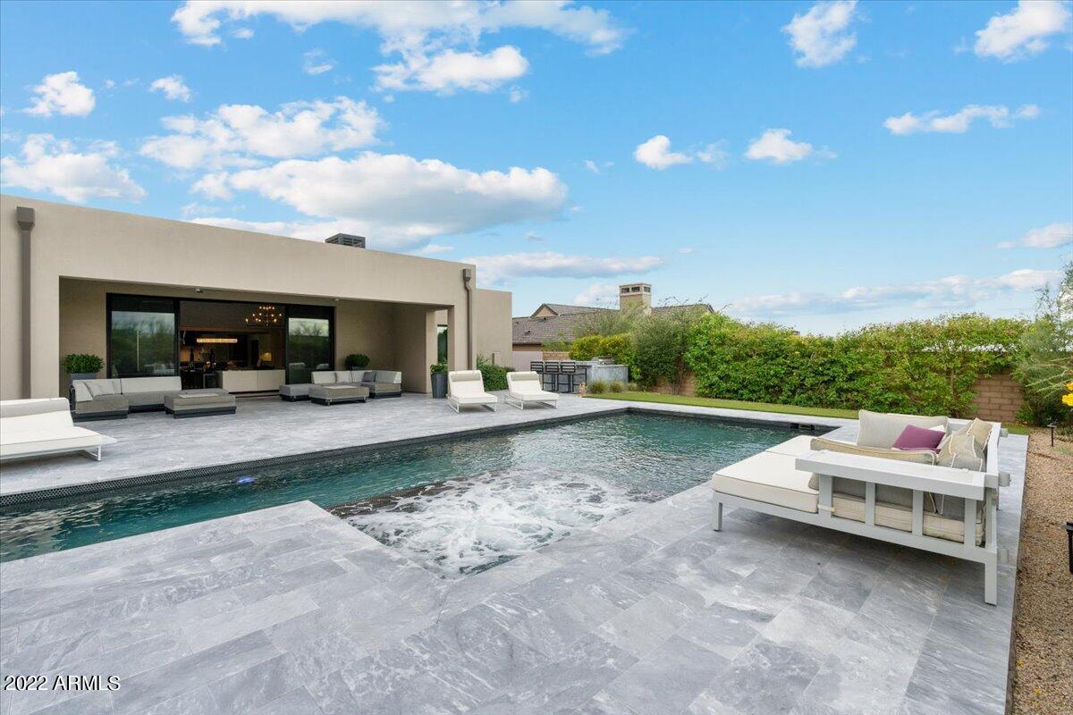 WHITE HORSE - Residential