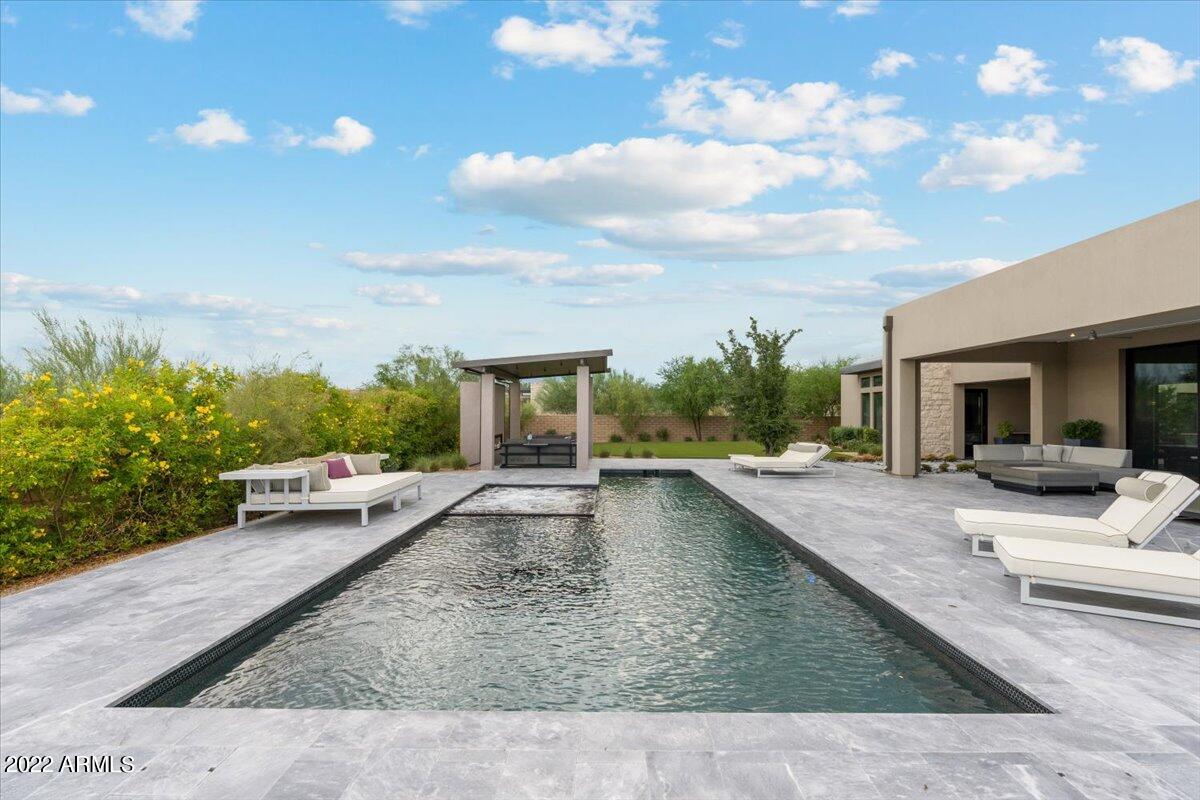 WHITE HORSE - Residential