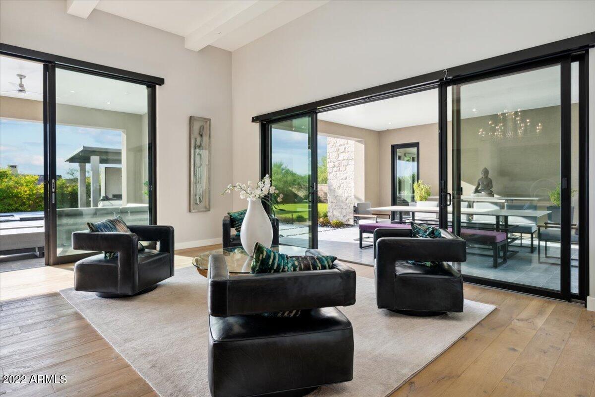 WHITE HORSE - Residential