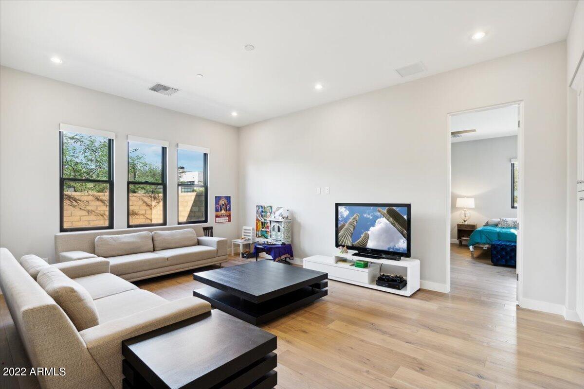 WHITE HORSE - Residential