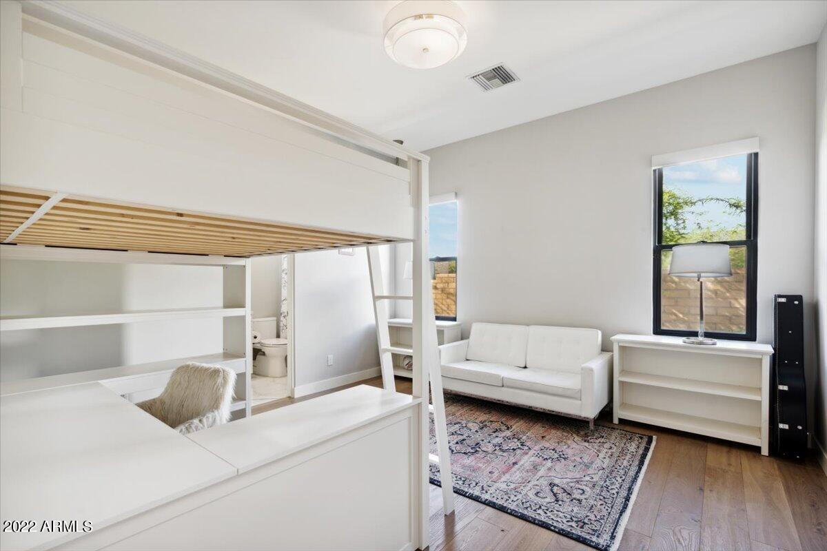 WHITE HORSE - Residential