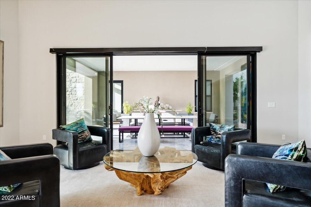WHITE HORSE - Residential