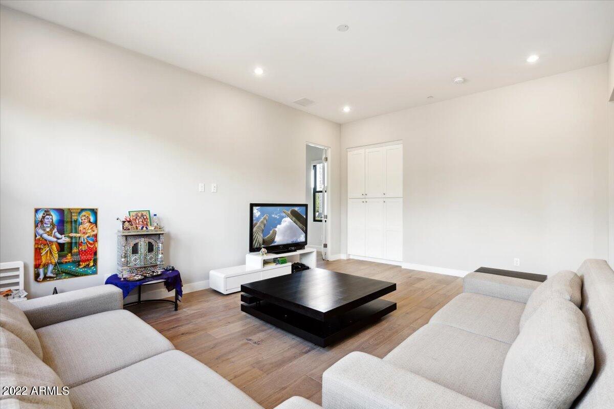 WHITE HORSE - Residential
