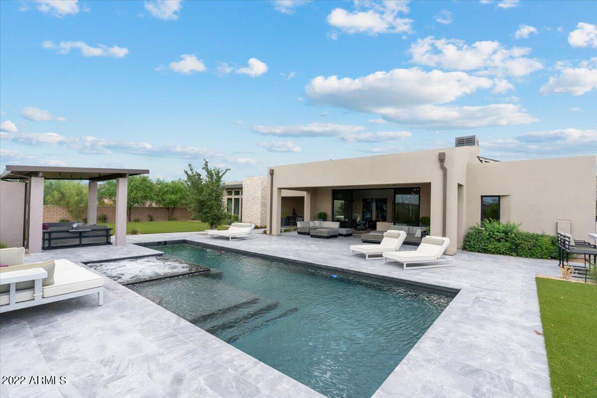 WHITE HORSE - Residential