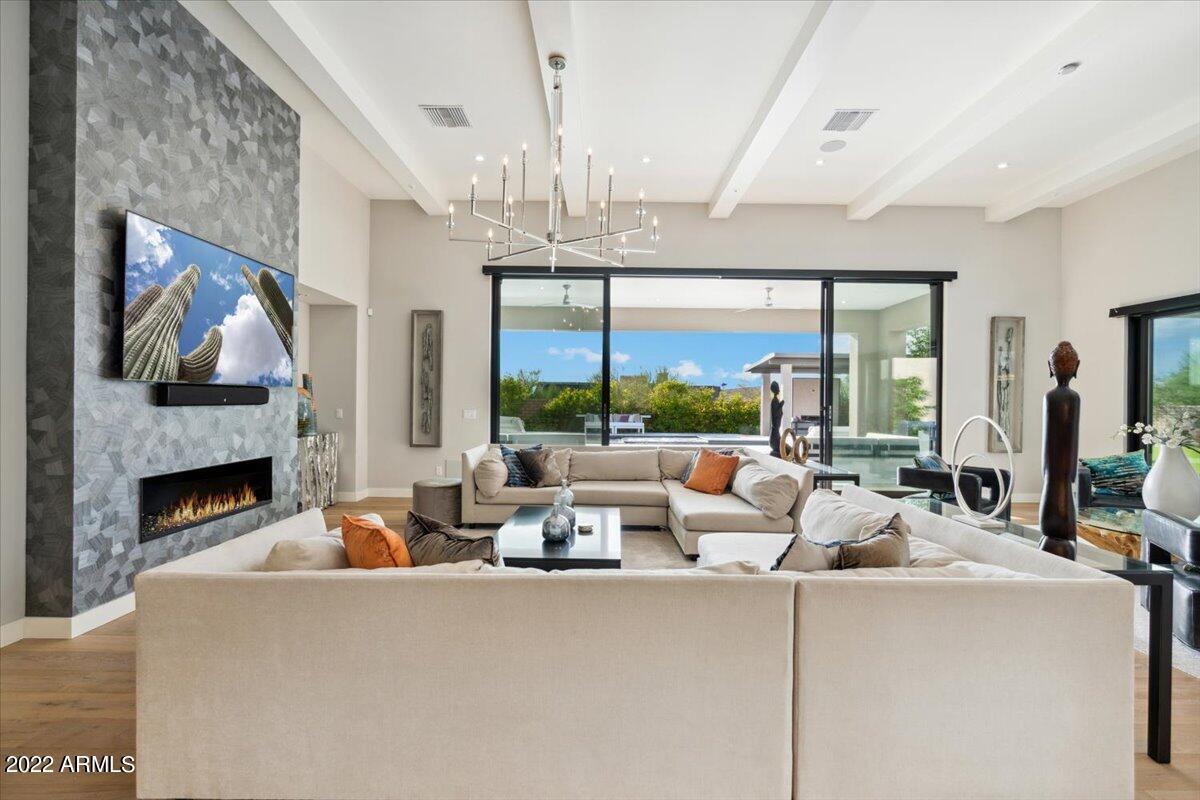 WHITE HORSE - Residential