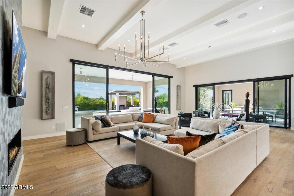 WHITE HORSE - Residential