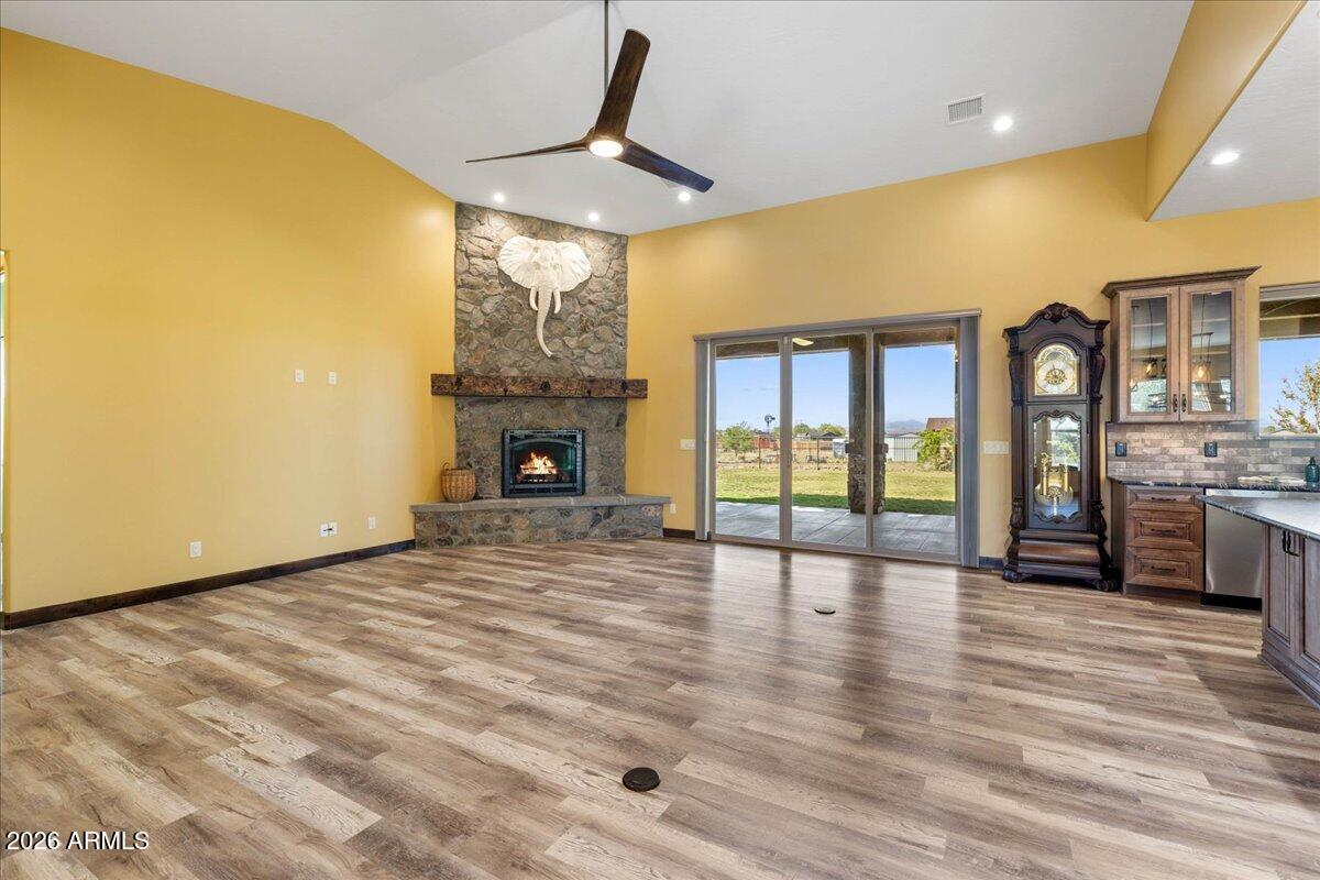 S27 T16N R2W - Residential